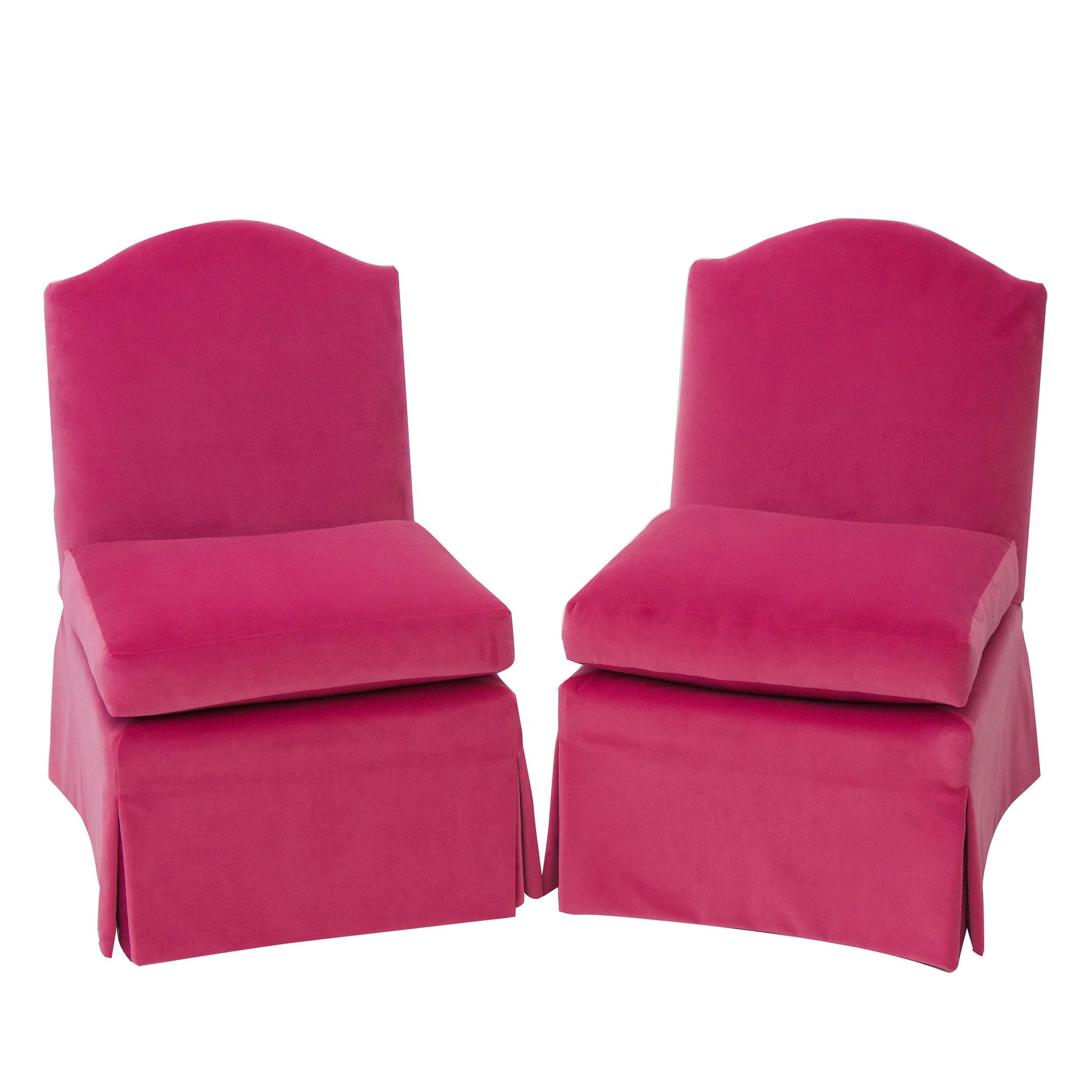 Klassischer klassischer Skirted Slipper Chair aus rosafarbenem Samt mit kontrastierender Samtrückenlehne (amerikanisch) im Angebot