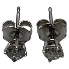 Classic Small Diamond Round Shape Brilliant Cut 14K White Gold Stud Earrings (boucles d'oreilles en or blanc)
