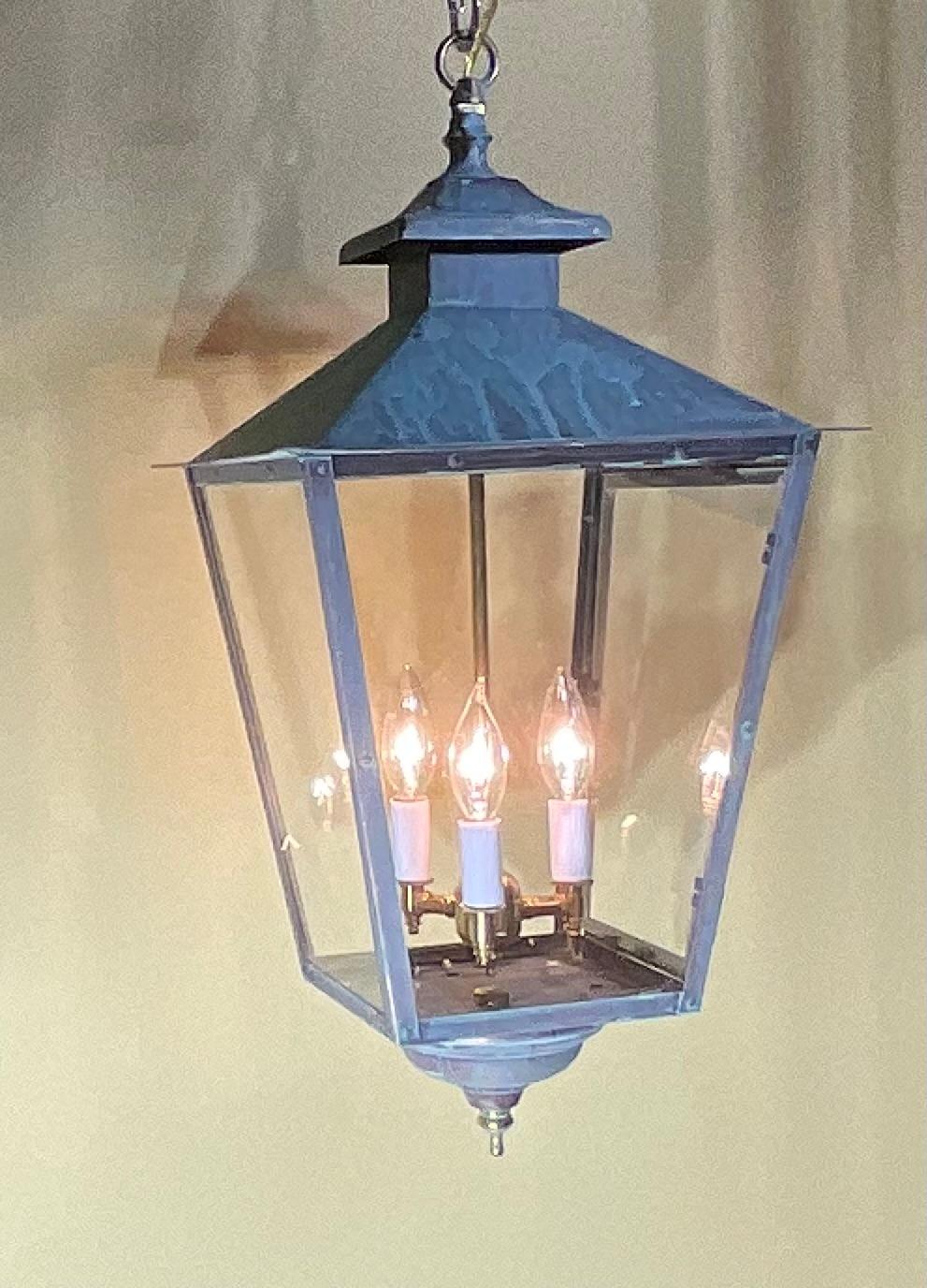 Fait main Suspension / Lanterne classique en cuivre massif et laiton en vente