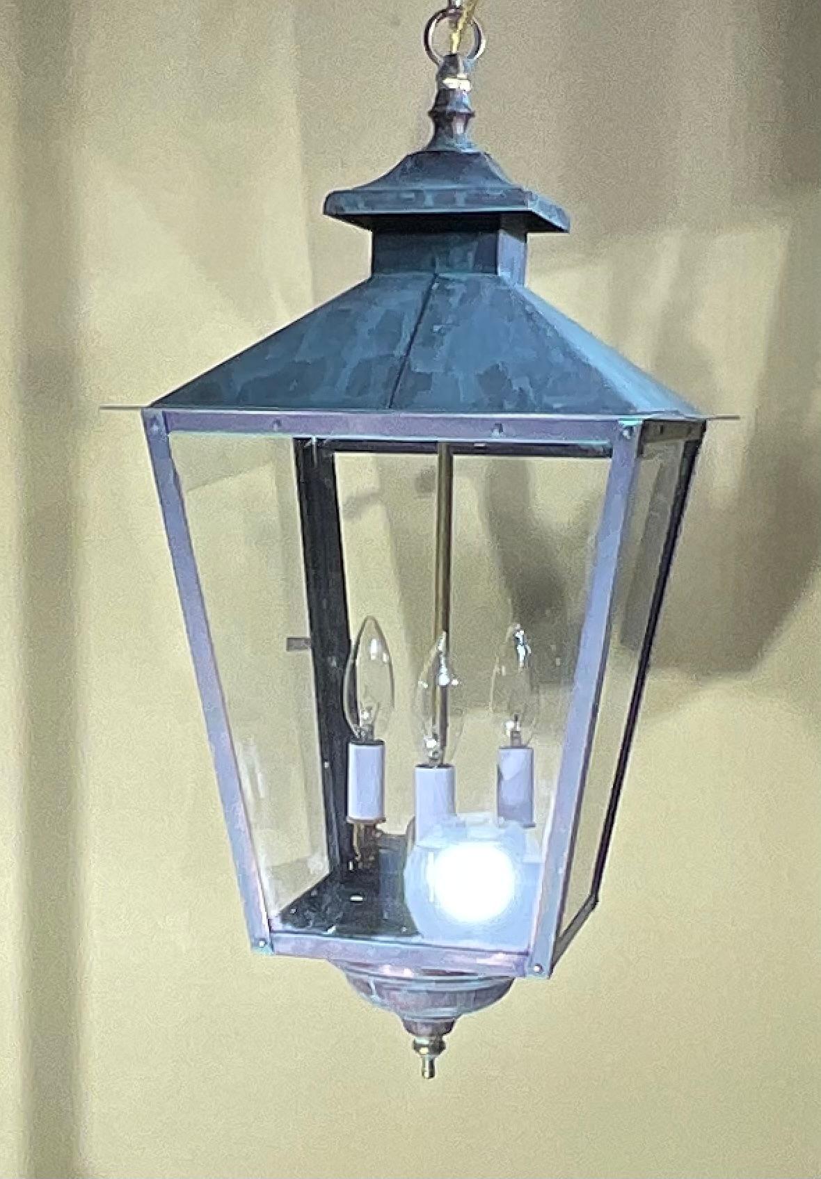 Suspension / Lanterne classique en cuivre massif et laiton en vente 1