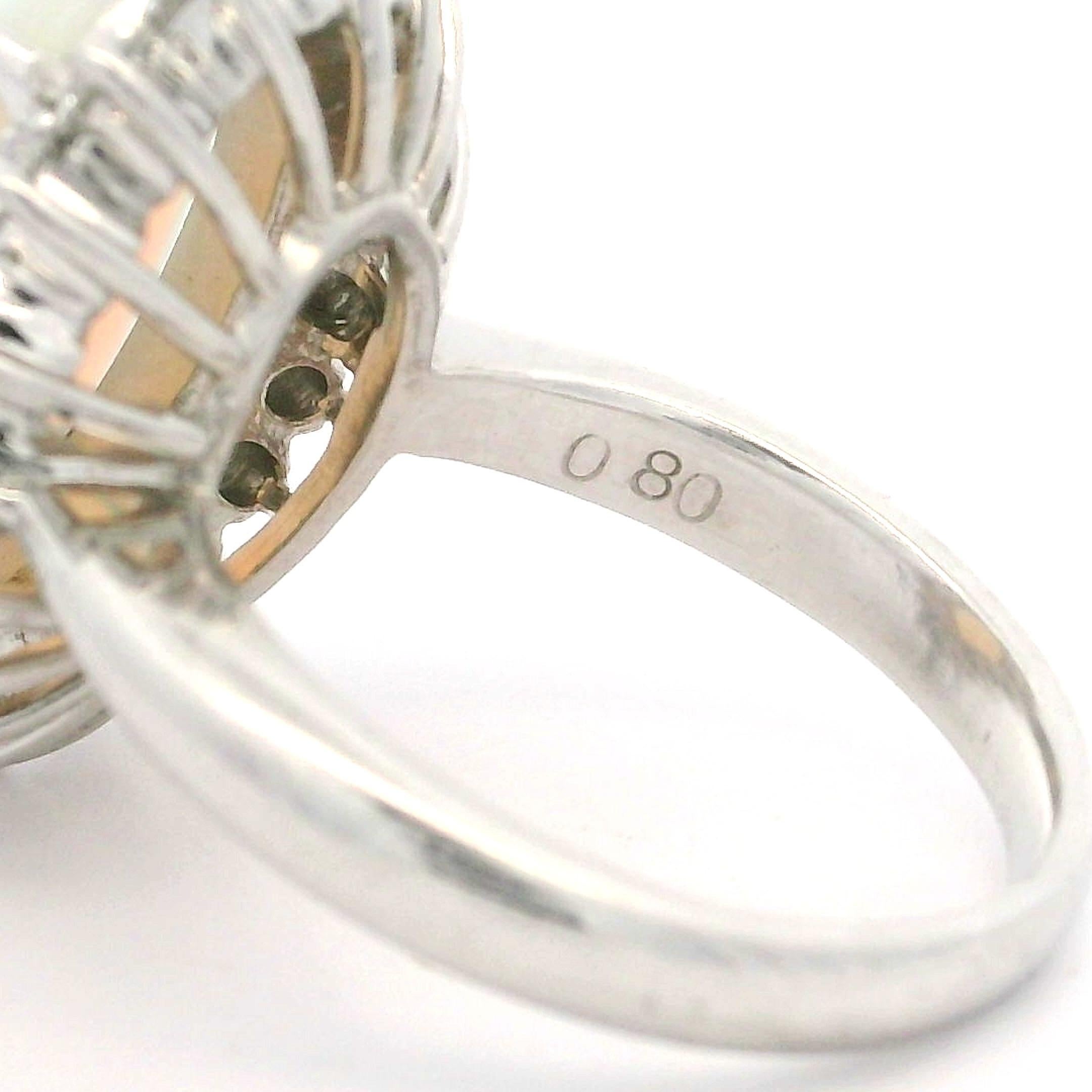 De las mujeres Anillo de cóctel clásico de platino macizo con ópalo oval alargado de 3,90 ctw y halo de diamantes en venta