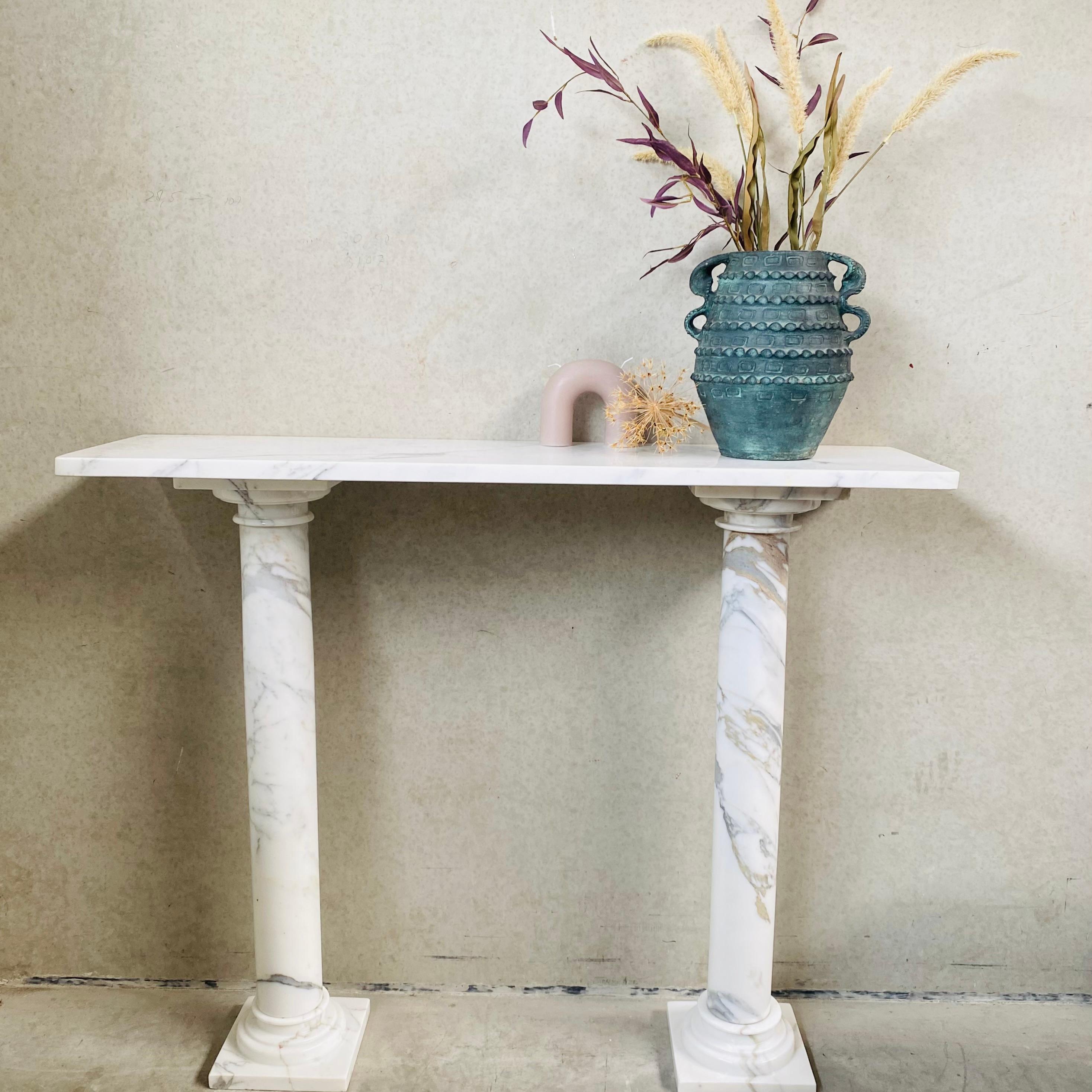 Classic Solid White Marble Console Table Side Table, Italy 1980 In Good Condition For Sale In DE MEERN, NL