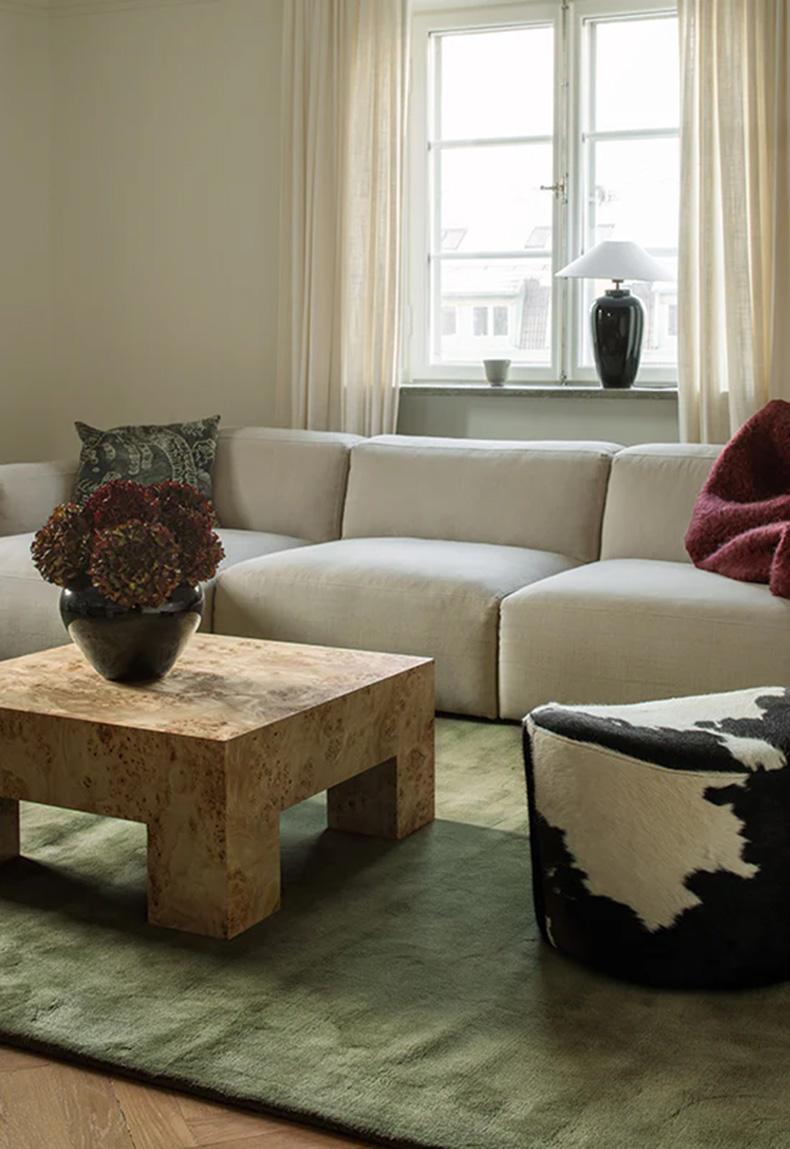 Il tappeto Solid Wool è un tappeto dal design classico. Questo tappeto è la scelta perfetta per chi è alla ricerca di un tappeto resistente e duraturo con un look classico ed elegante.

Realizzato a mano in 100% lana.
A causa del materiale naturale,