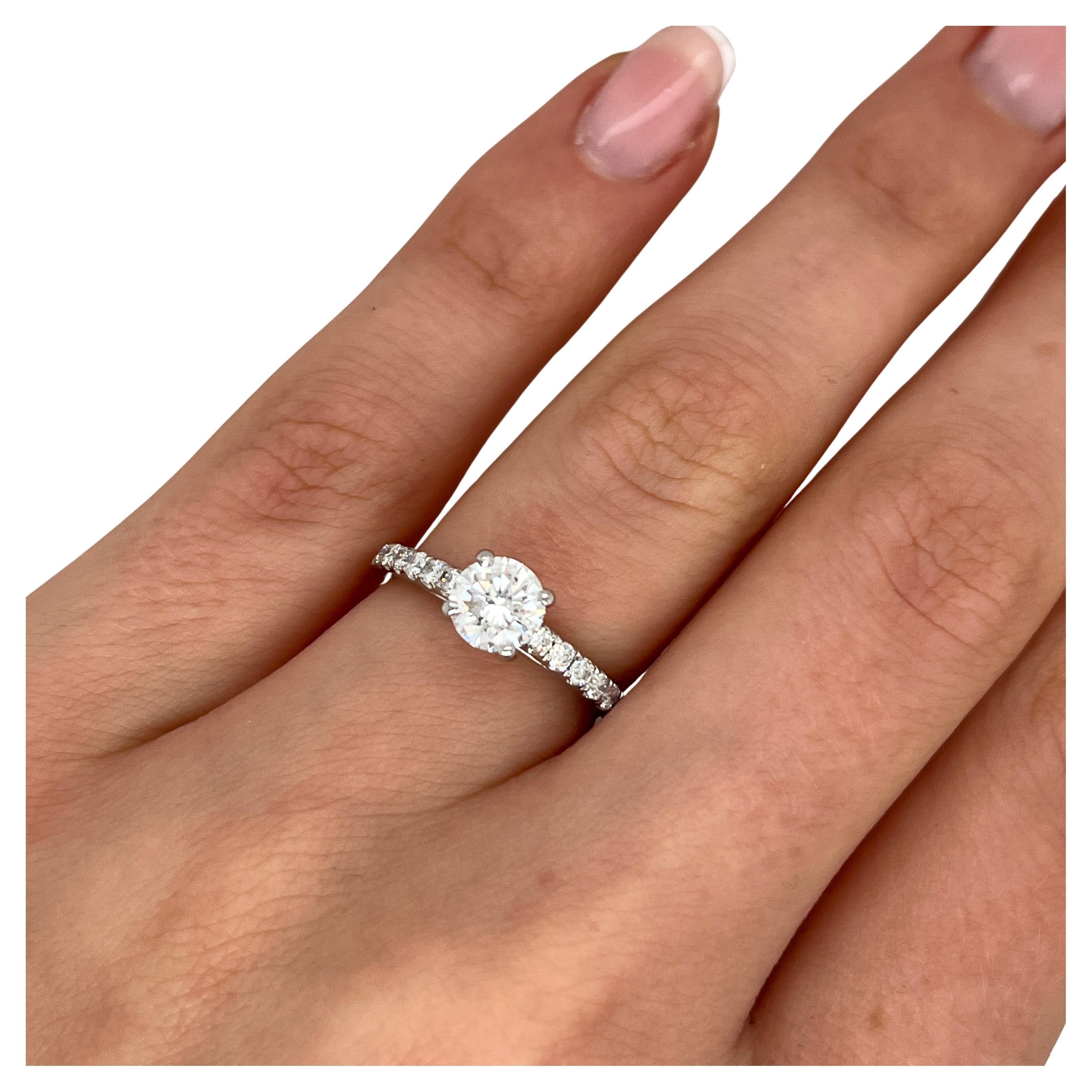 Classic Solitaire 0.77ct F/SI1 Diamond Engagement Ring in Platinum en venta
