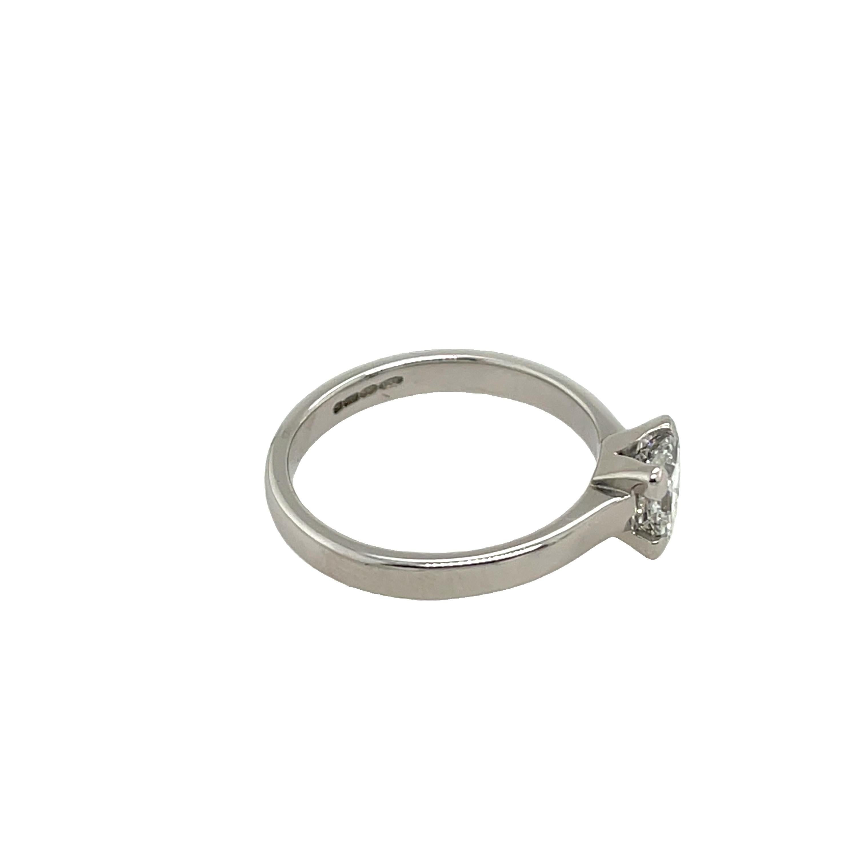 Femenino o masculino Anillo de compromiso de diamantes GIA Solitario clásico 0,81 ct E/VVS1 en venta