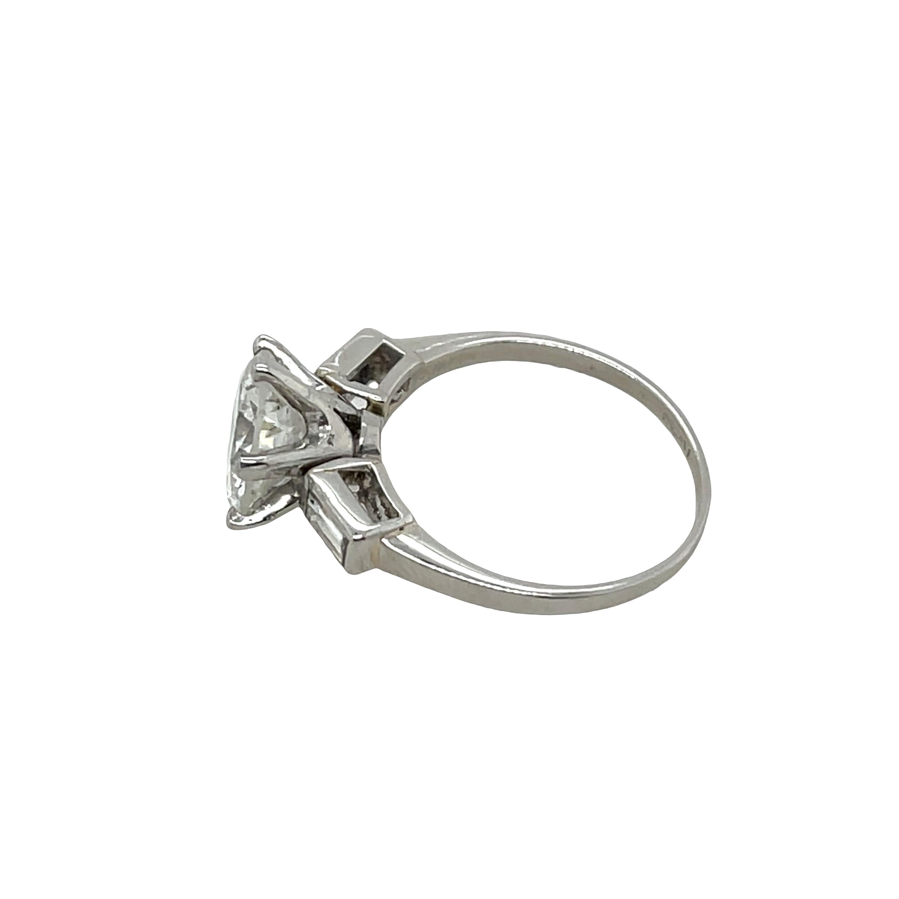 Classic Solitaire 2.32ct H/SI2 Diamond Engagement Ring in Platinum In Excellent Condition For Sale In London, GB