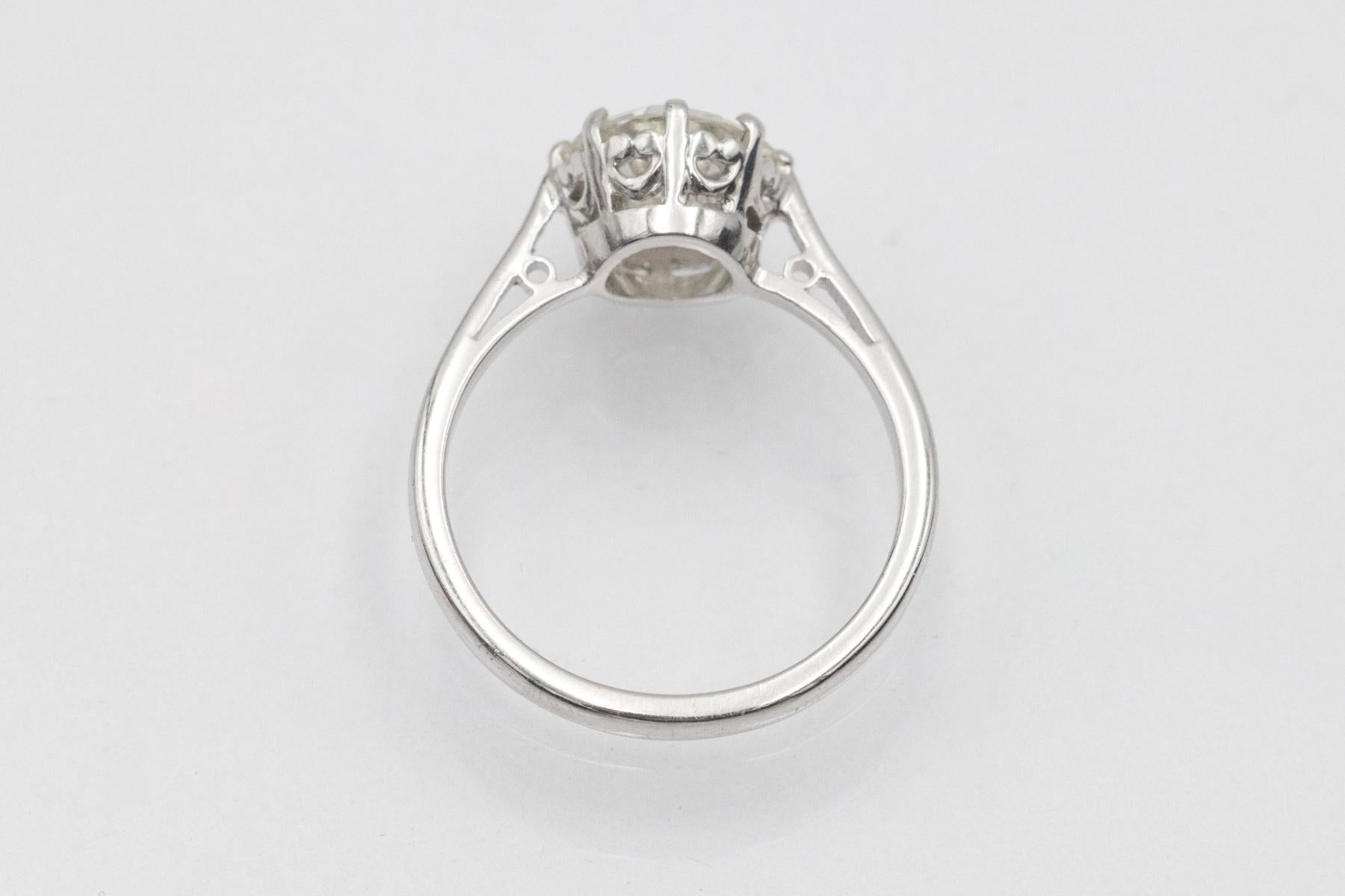 Bague solitaire classique en or blanc avec un diamant de 2,01ct en vente 1