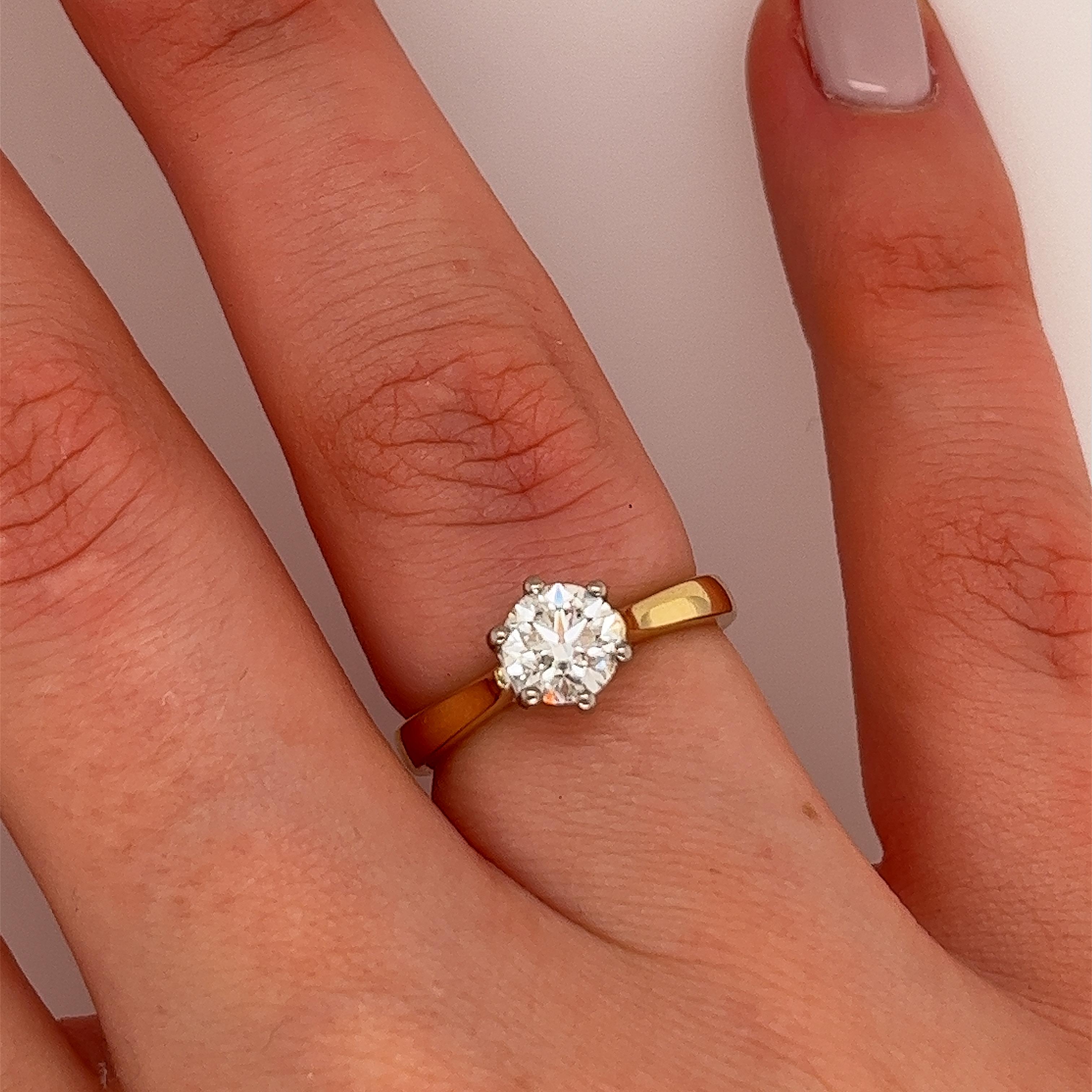 Klassischer Solitär Runder Diamant Verlobungsring 0,90ct I/SI2 in 18ct Gold gefasst Damen im Angebot
