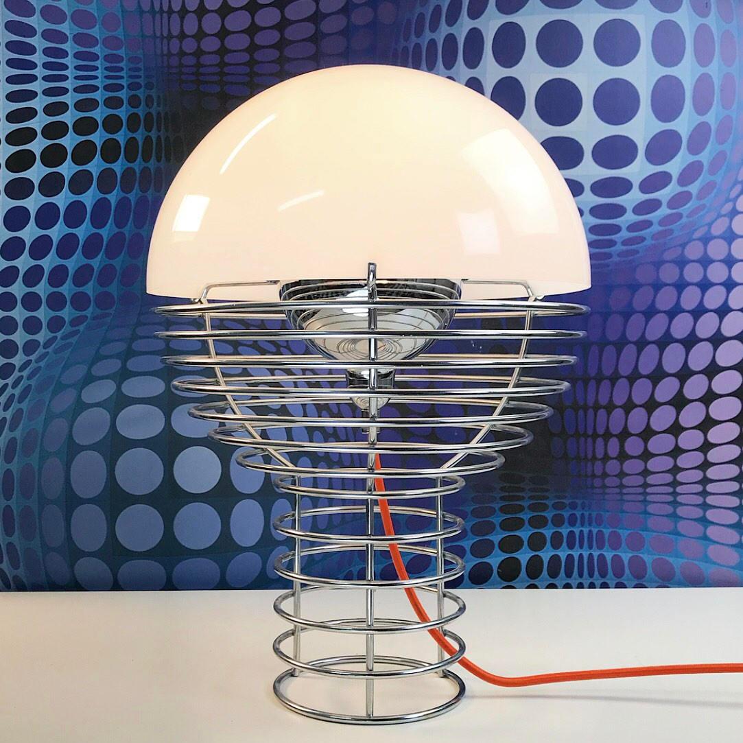 The wire is the name of the table lamp by Verner Panton. Designed back in 1972. 

Absolutely mint condition.

Iconic Danish contemporary modern design. 

Light source: E14 / E12 Edison screw fitting max 40W. 

Size: 42cm / 16.5” high and