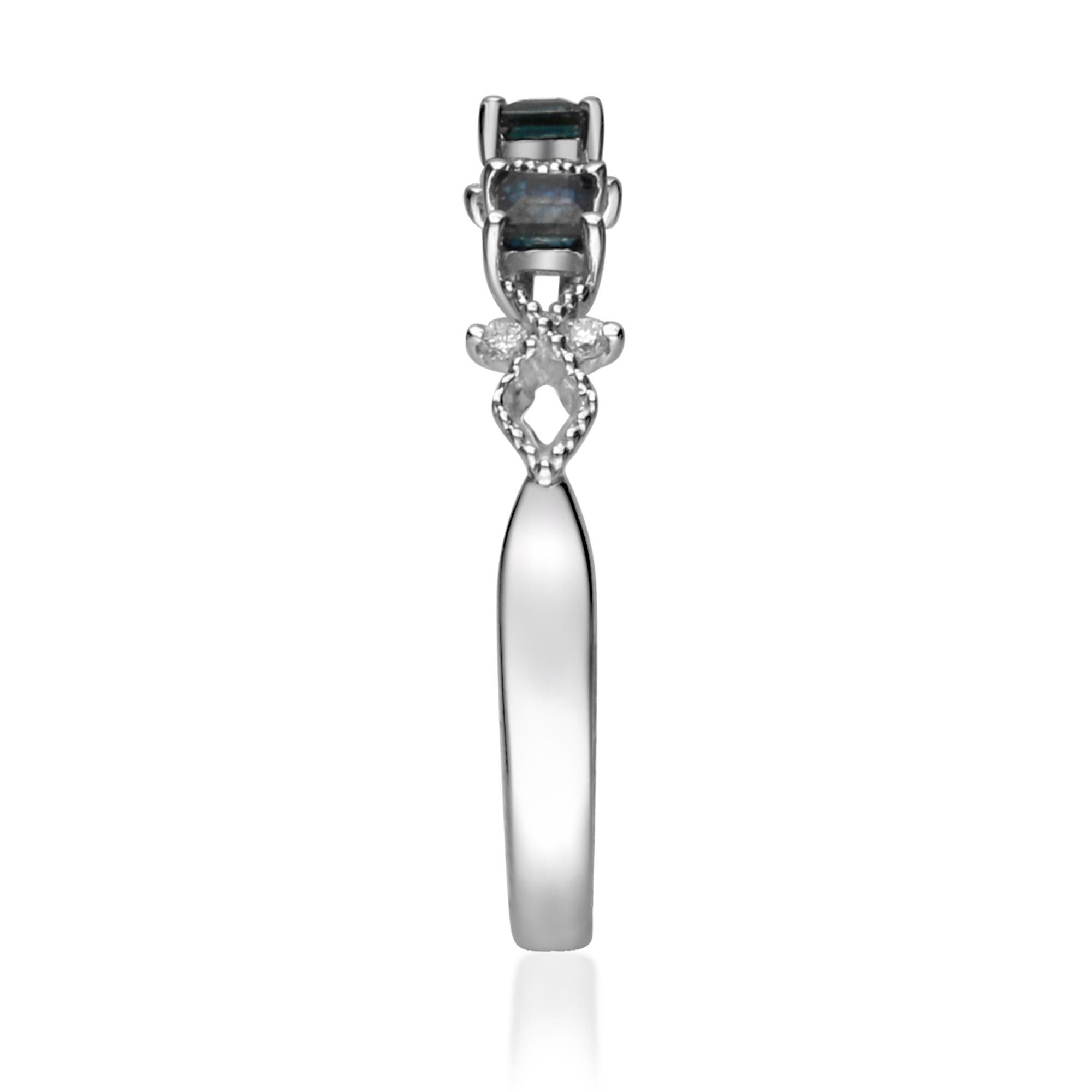 anello zaffiro quadrato e diamanti