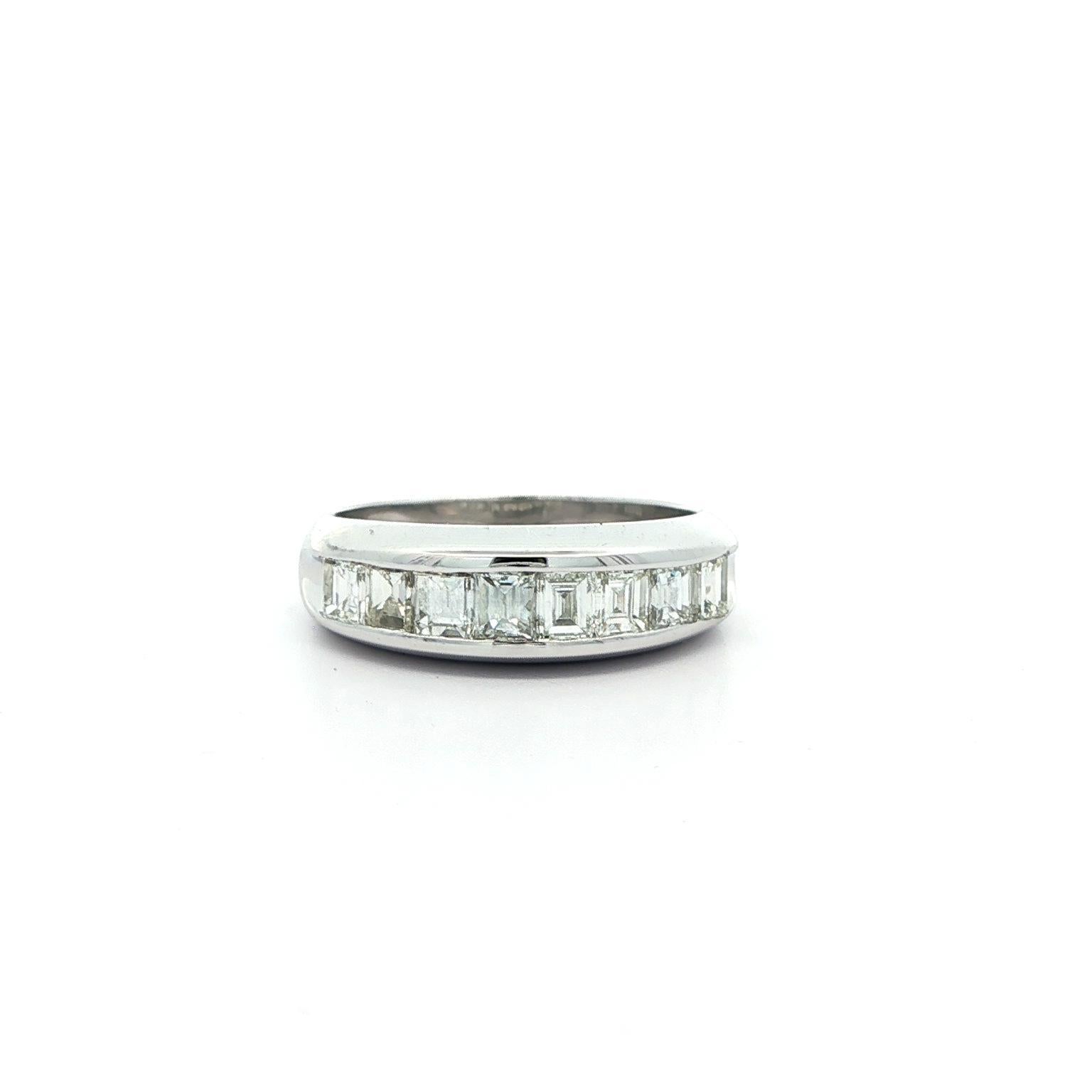 Classic Square Step 1.04ctw Diamond Channel Set Band Ring Size 5.5 en vente 5