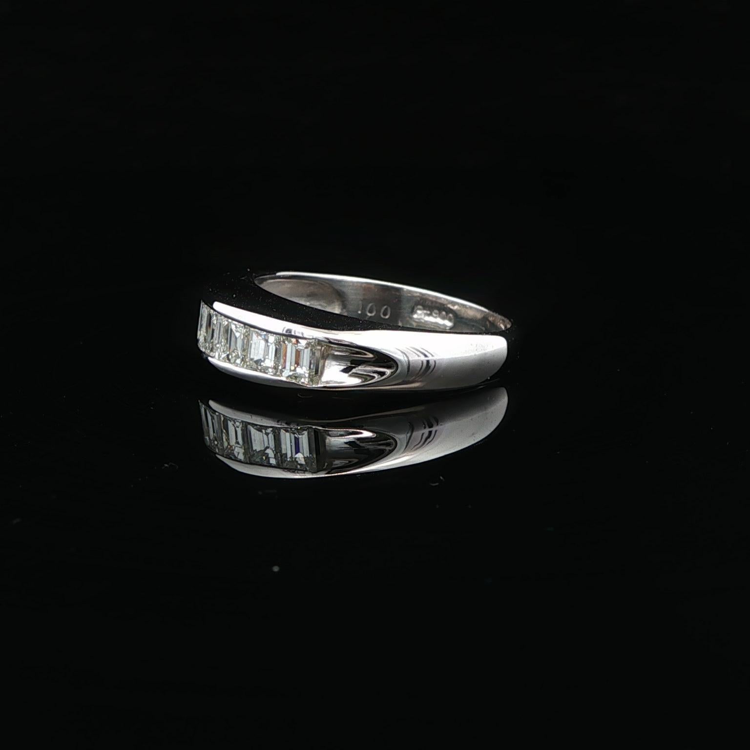 Classic Square Step 1.04ctw Diamond Channel Set Band Ring Size 5.5 en vente 8