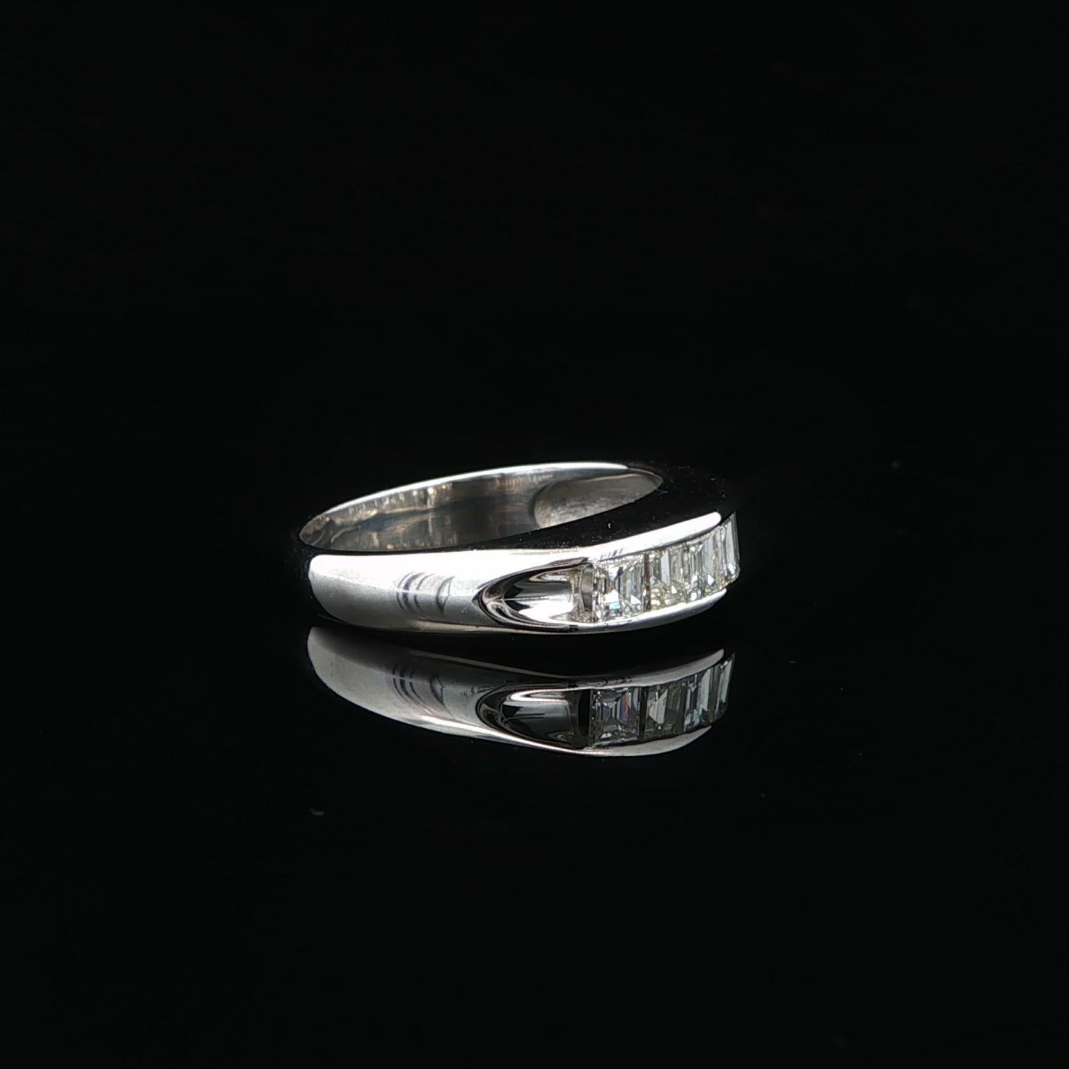 Classic Square Step 1.04ctw Diamond Channel Set Band Ring Size 5.5 en vente 9