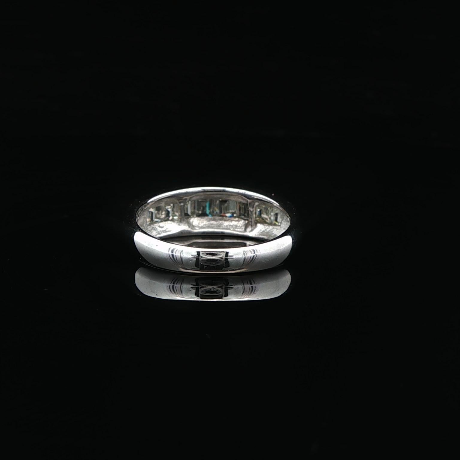 Classic Square Step 1.04ctw Diamond Channel Set Band Ring Size 5.5 en vente 10