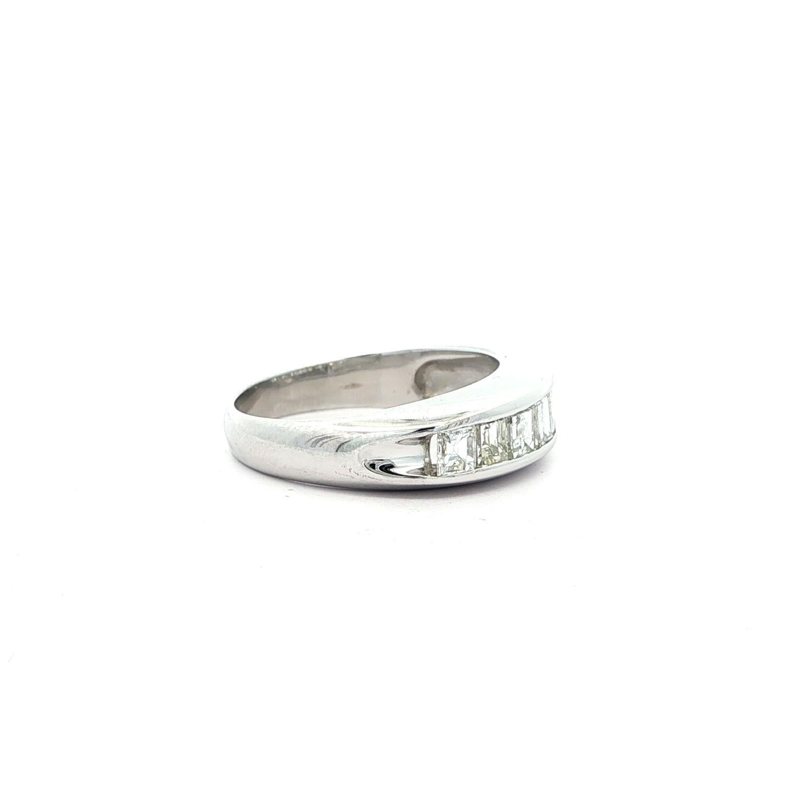 Classic Square Step 1.04ctw Diamond Channel Set Band Ring Size 5.5 Pour femmes en vente