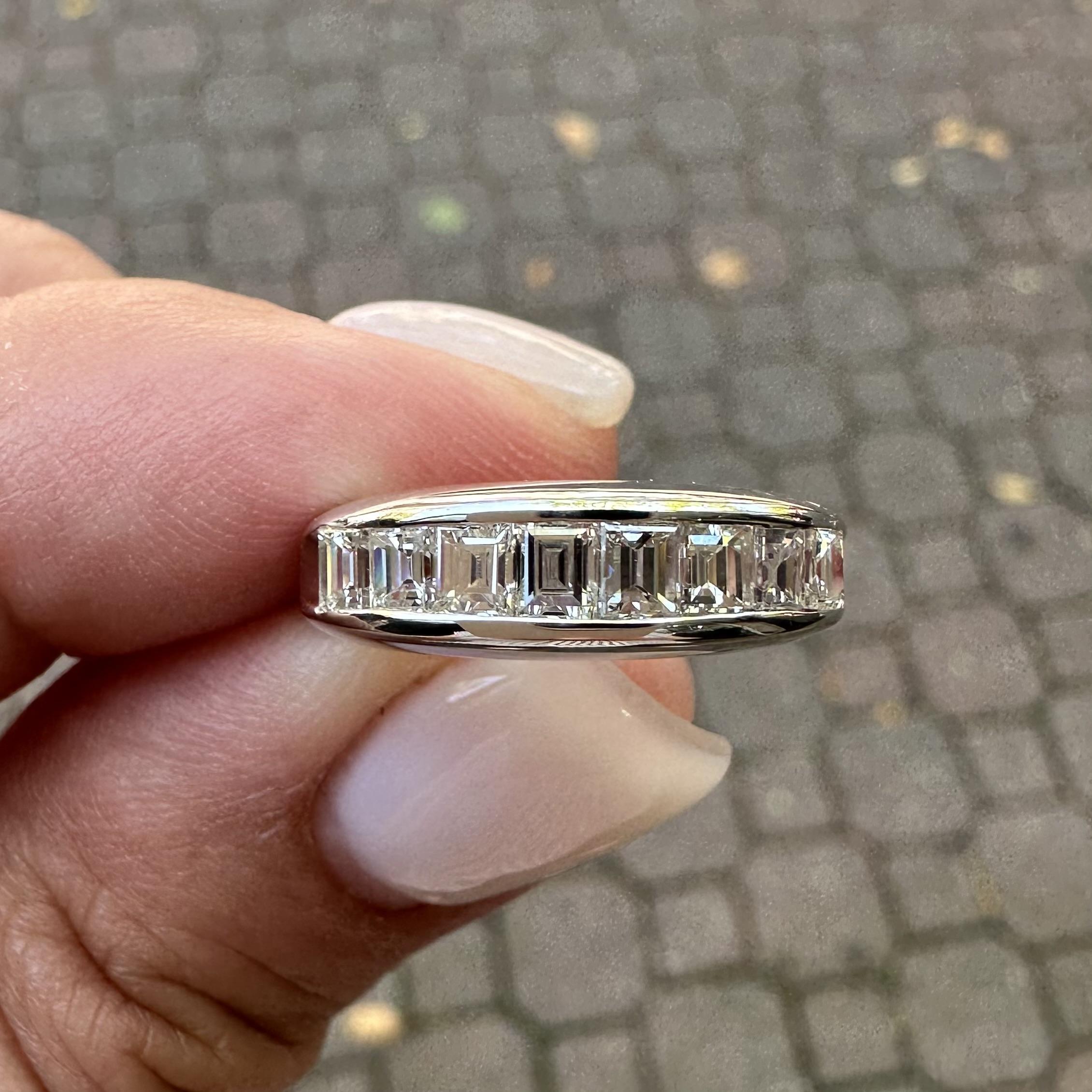 Classic Square Step 1.04ctw Diamond Channel Set Band Ring Size 5.5 en vente 3