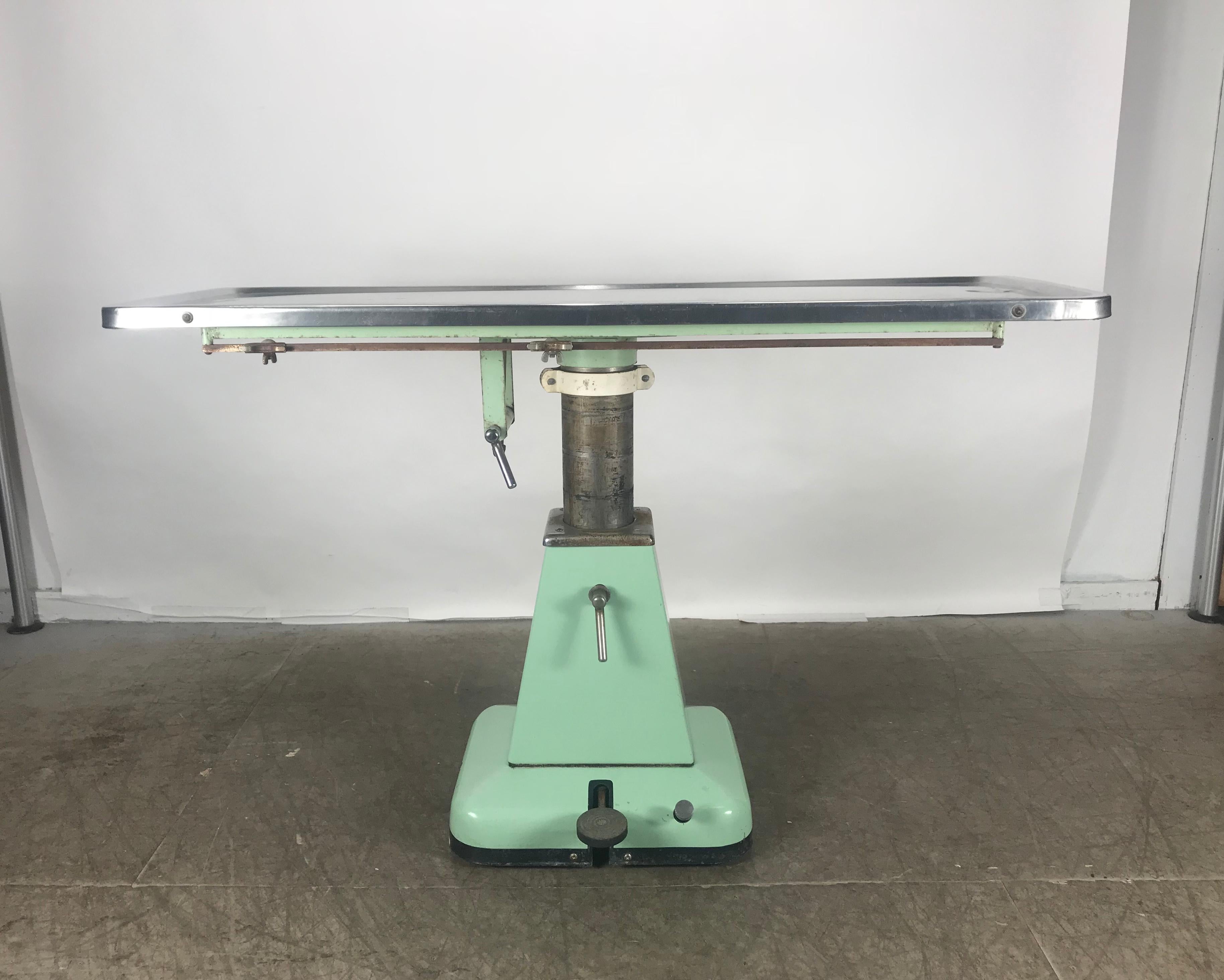 Classic Stainless and Enameled Steel Industrial Hydrualic Base Lift Table 1