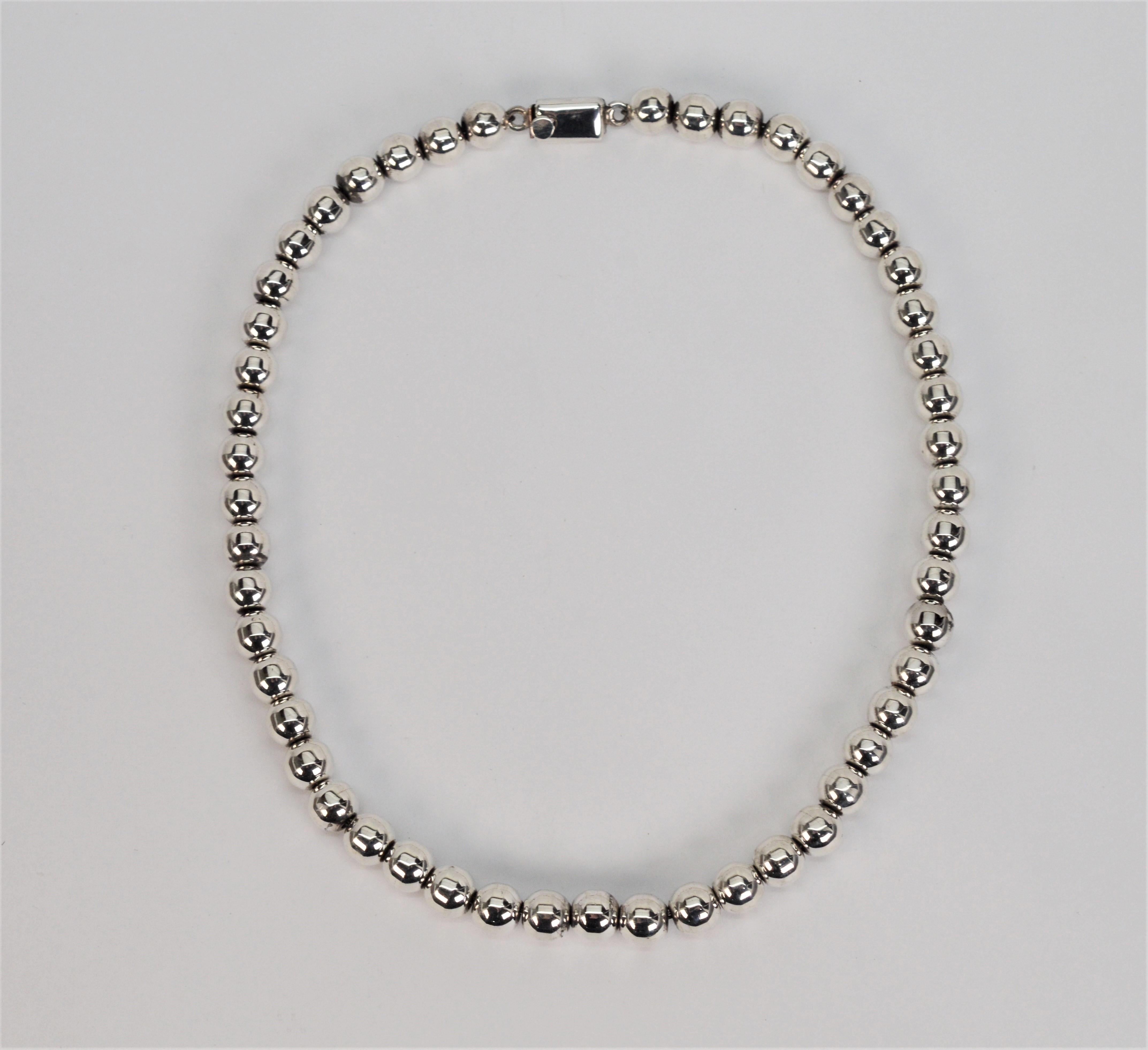 Collier classique de perles en argent sterling avec fermoir en forme de boîte Excellent état - En vente à Mount Kisco, NY