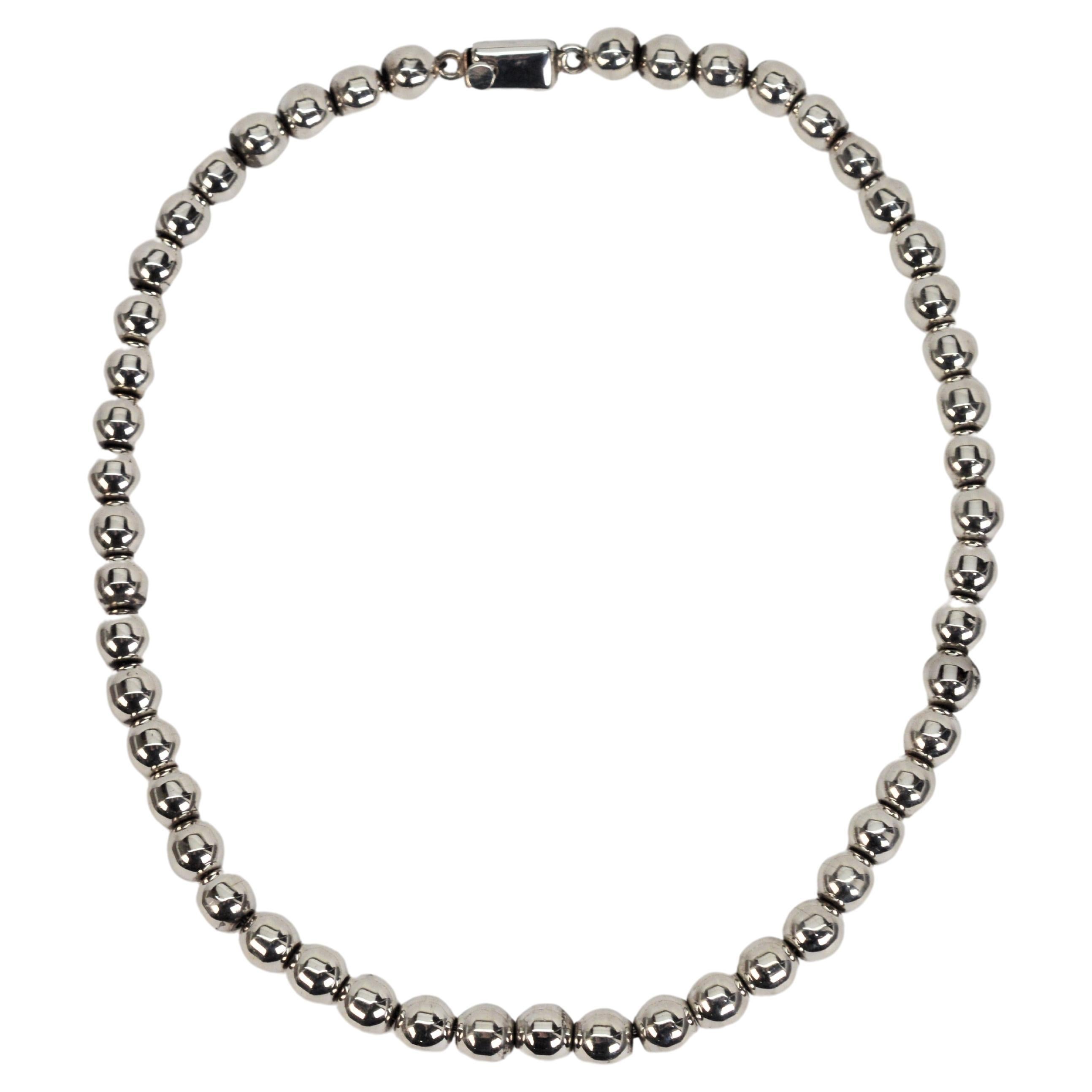 Collier classique de perles en argent sterling avec fermoir en forme de boîte en vente