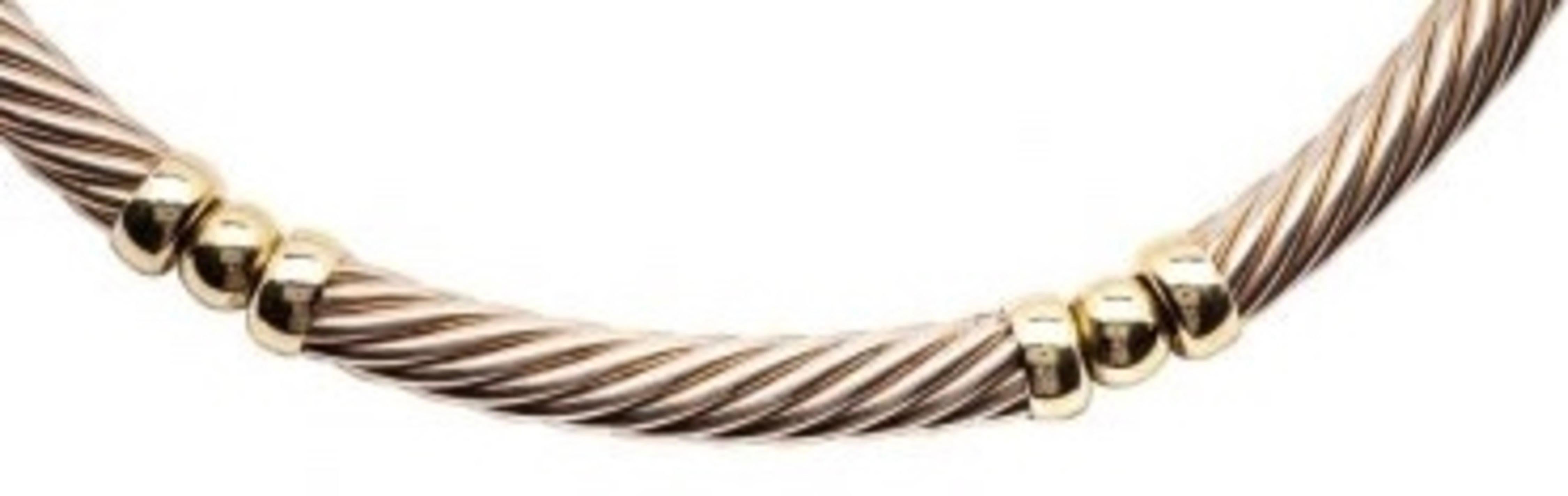 
Una collana classica in argento di David Yurman 
composto da sette collegamenti leggermente curvi
completata da un morsetto 