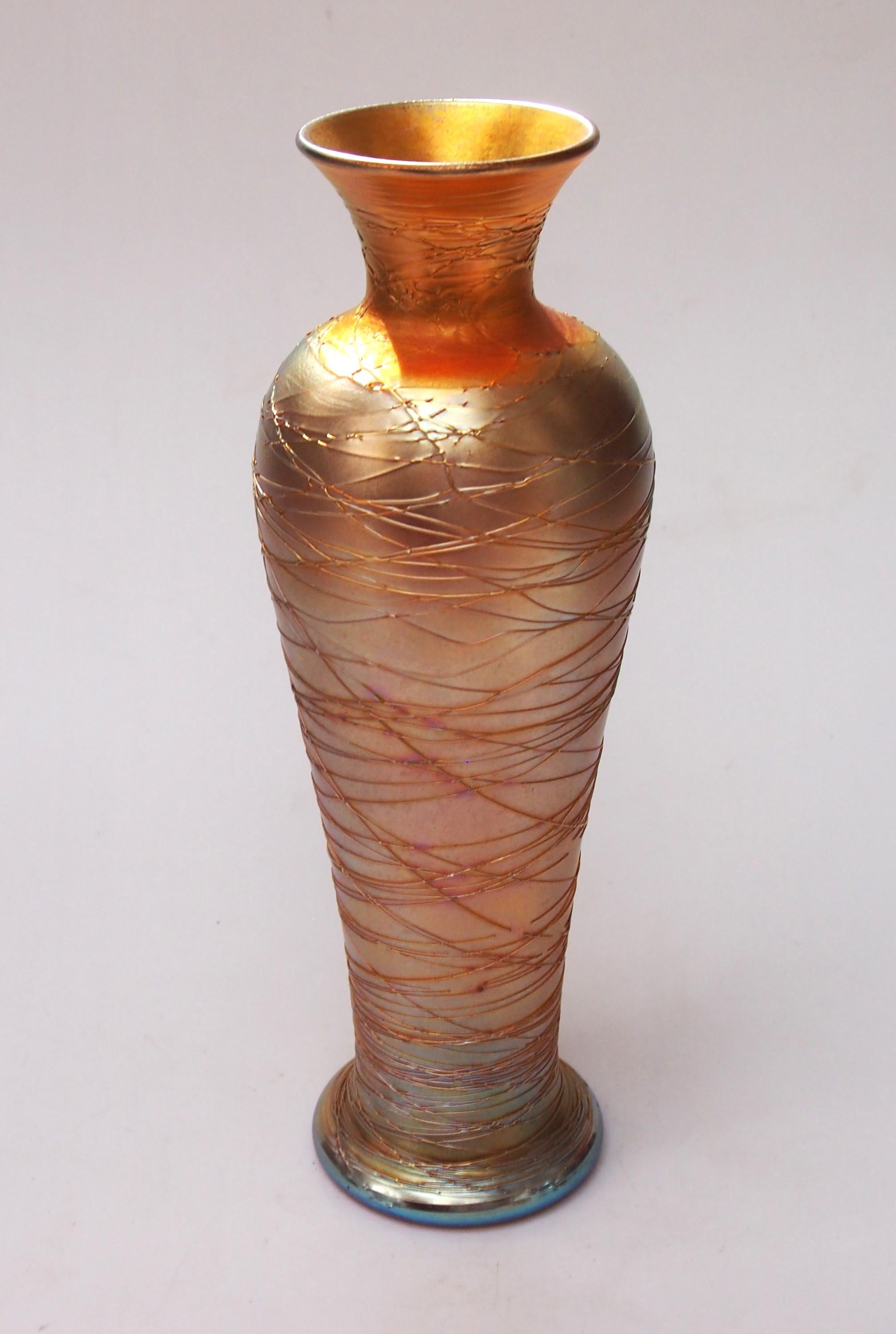 Art Déco Vaso classico in vetro americano C.I.C. Aurene Durand con chiusura a strappo, 1924 circa in vendita