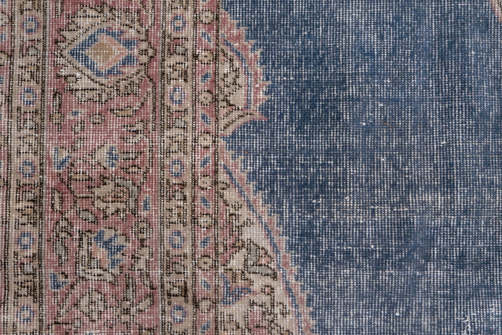 Classic Style Oushak with Blue Central Medallion Border In Excellent Condition For Sale In New York, NY