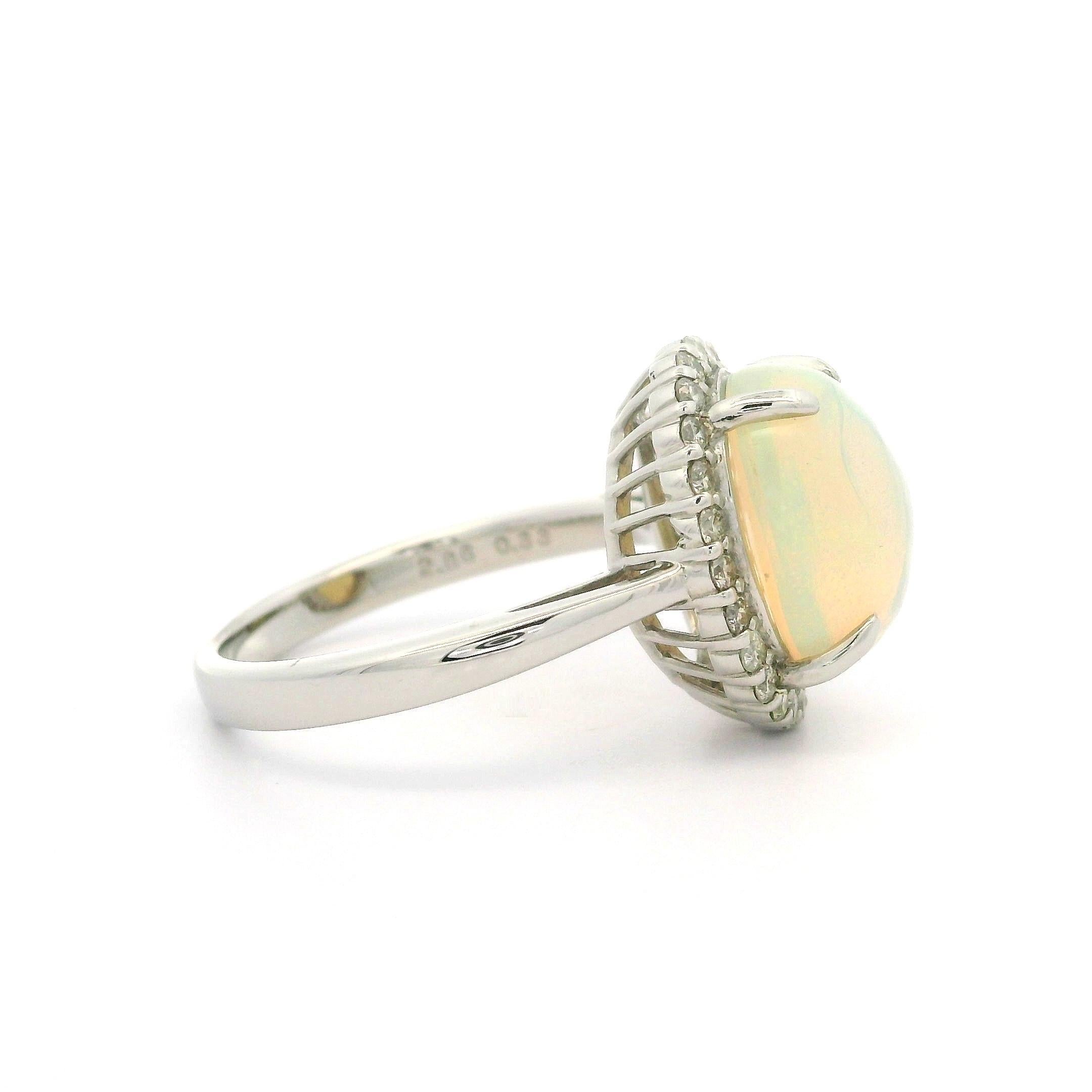 Anello in platino stile classico con opale ovale cabochon da 3,19 carati e diamante a raggiera in vendita 5