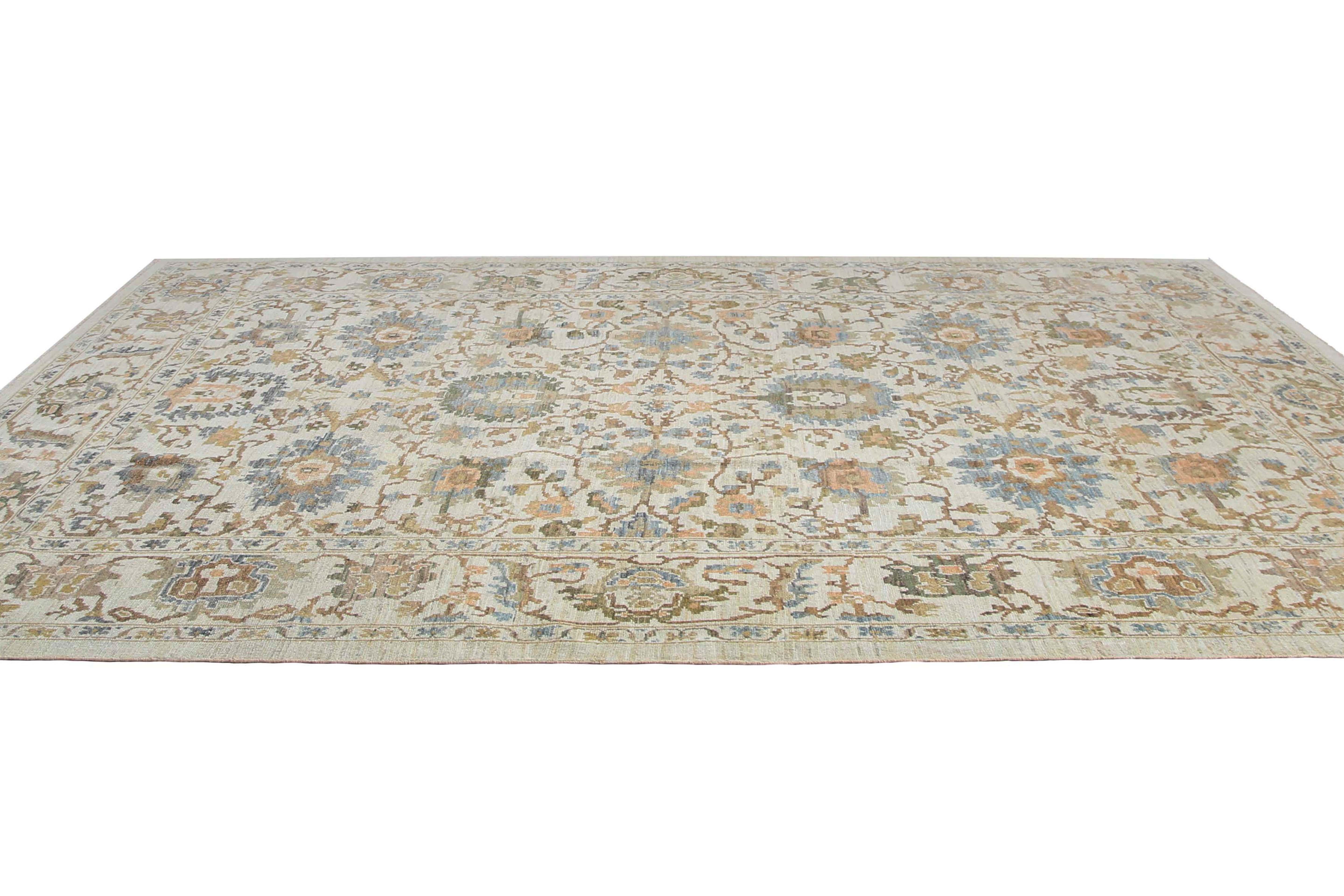Nous vous présentons notre superbe tapis Sultanabad de Turquie, fait à la main, désormais disponible en format 9'6'' x 12'6''. Ce tapis traditionnel classique présente un magnifique fond beige ou blanc cassé avec des motifs complexes dans des tons