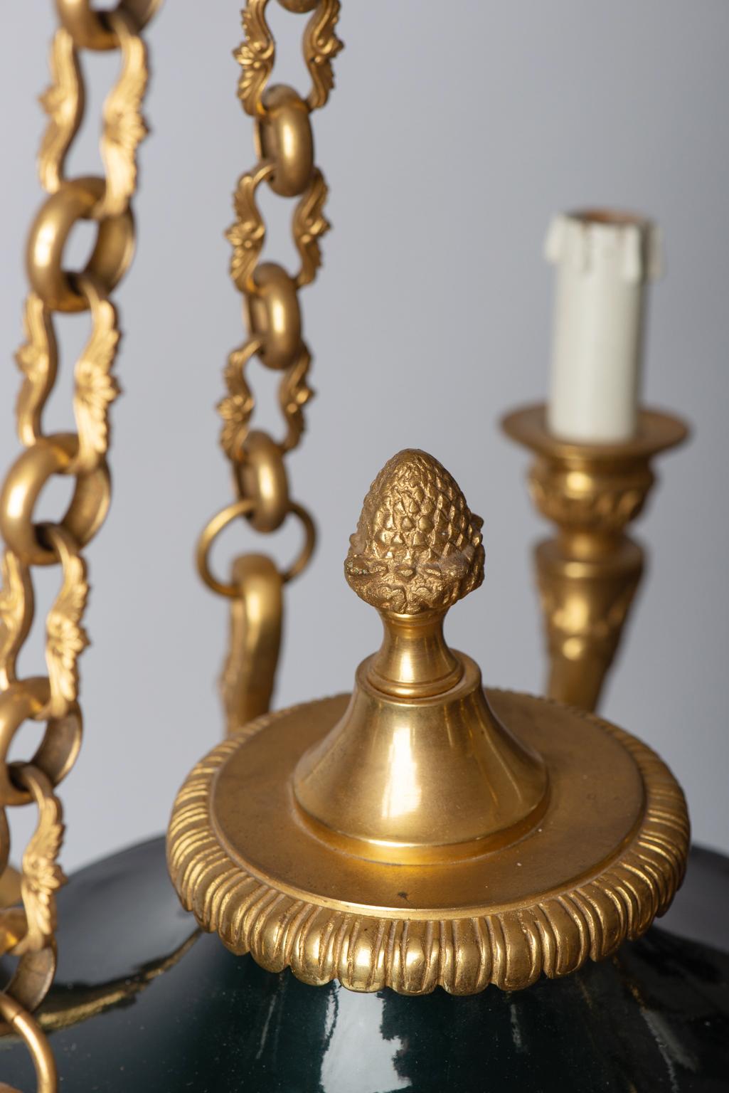 Klassisches Modell für diese Französisch Empire-Kronleuchter, perfekt in jedem besonderen: vergoldete Bronze, klassische Schwan, grüner Nagel, 6 Lichter.
Perfekt über dem Tisch oder im Schlaf- oder Arbeitszimmer.
O/4374.
