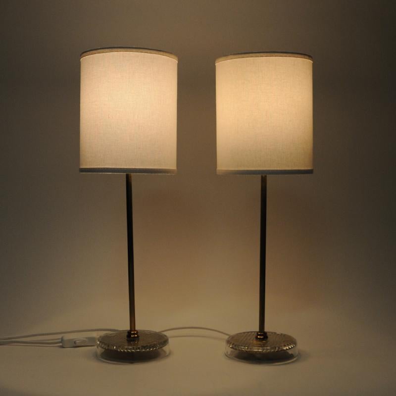 Paire de lampes de table classiques suédoises en laiton de M. E. Eskilstuna, années 1960 Bon état - En vente à Stockholm, SE
