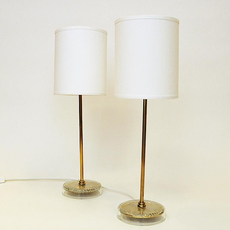 Laiton Paire de lampes de table classiques suédoises en laiton de M. E. Eskilstuna, années 1960 en vente