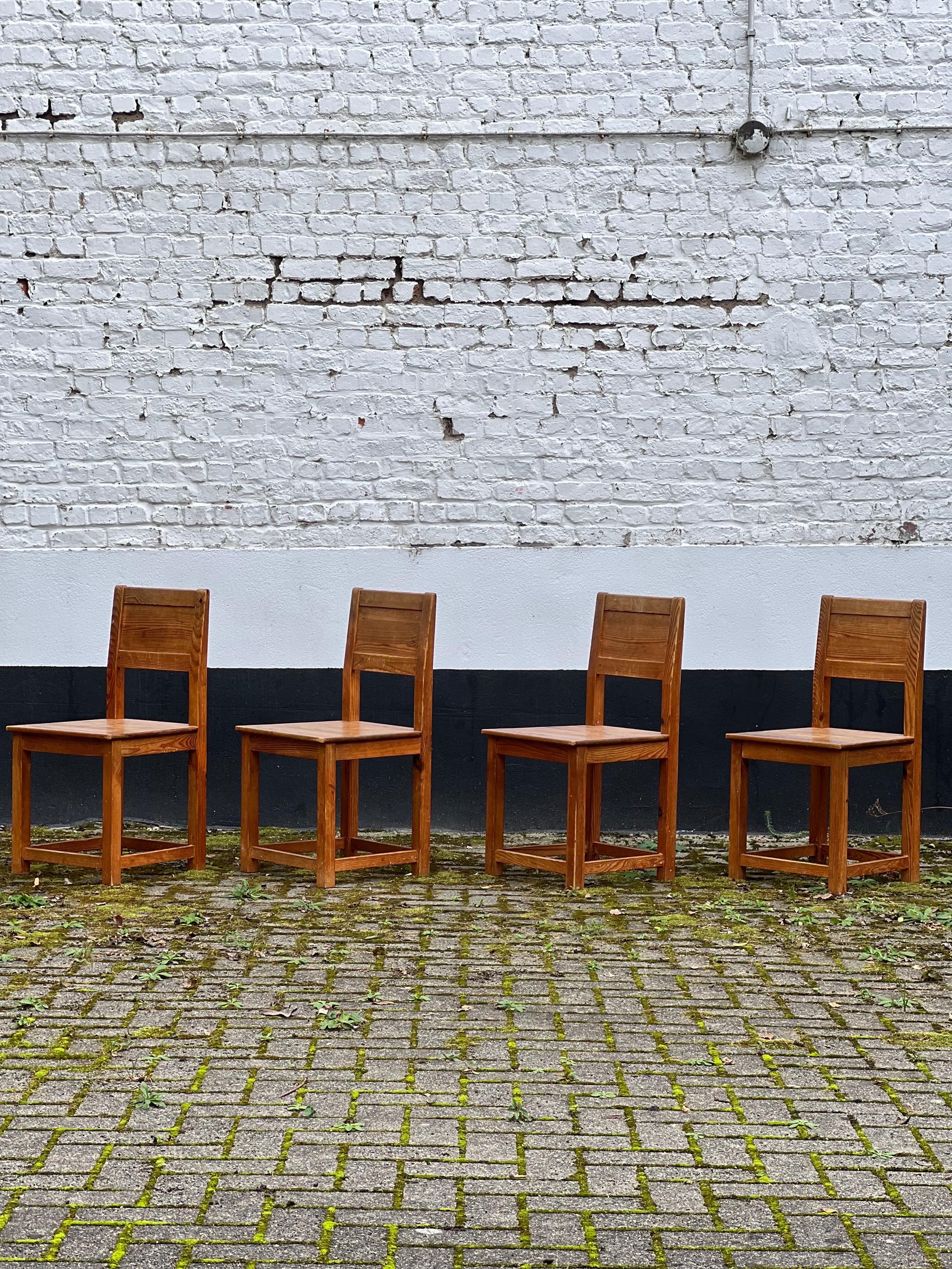 Folk Art Classic Swedish pine chairs set of 4 in solid pinewood Early 1900 For Sale