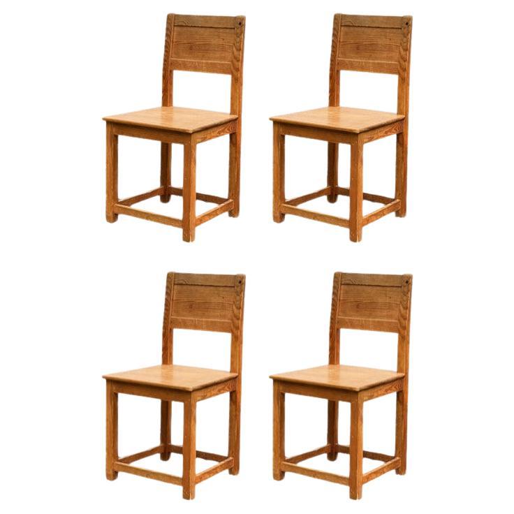 Classic Swedish pine chairs set of 4 in solid pinewood Early 1900 For Sale