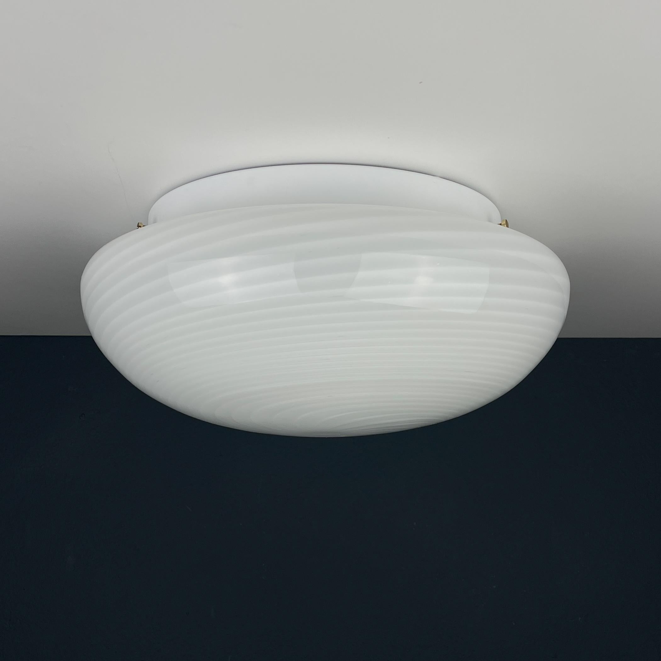 Lampada da soffitto o da parete in vetro di murano a volute classiche Italia anni '70 3