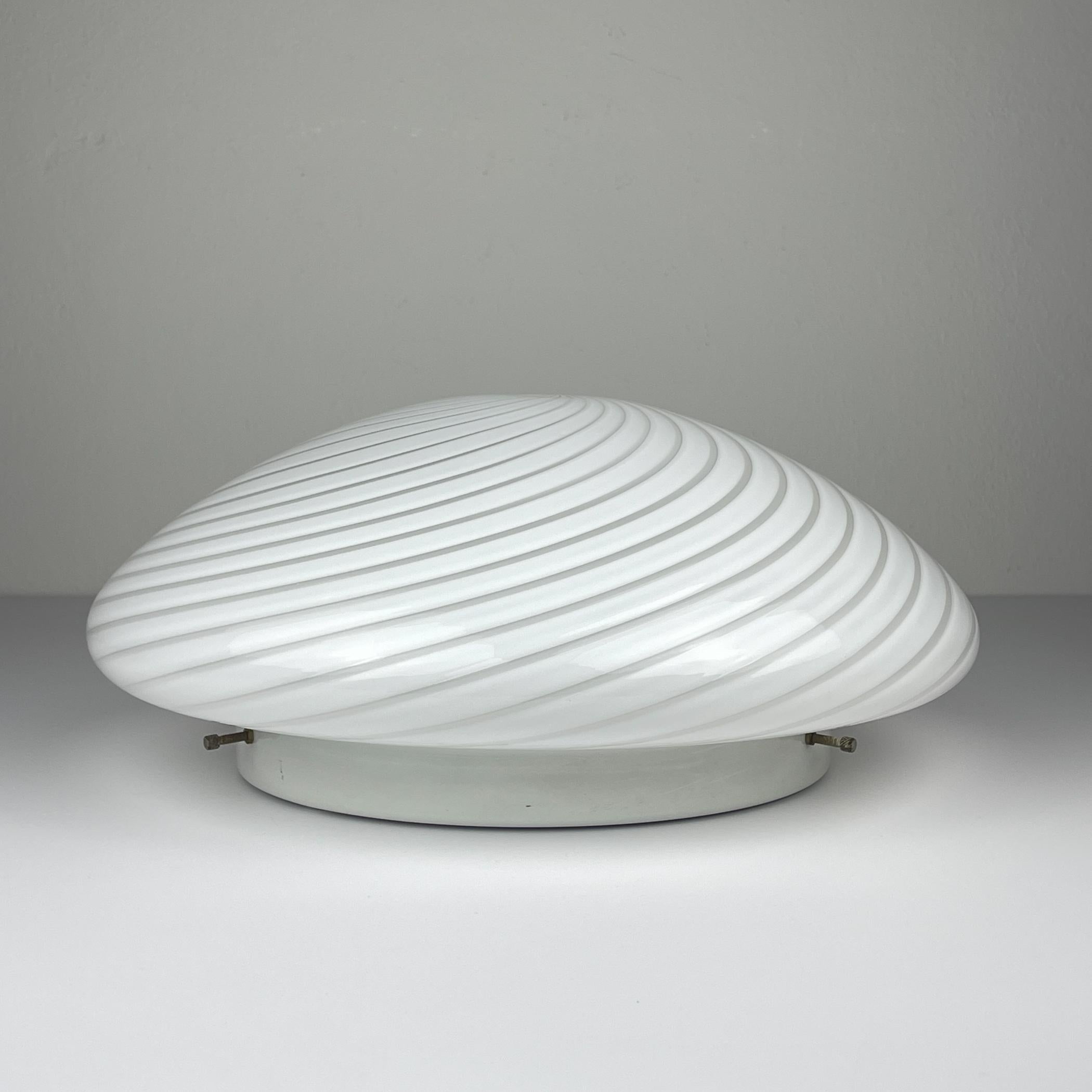 Lampada da soffitto o da parete in vetro di murano a volute classiche Italia anni '70 4
