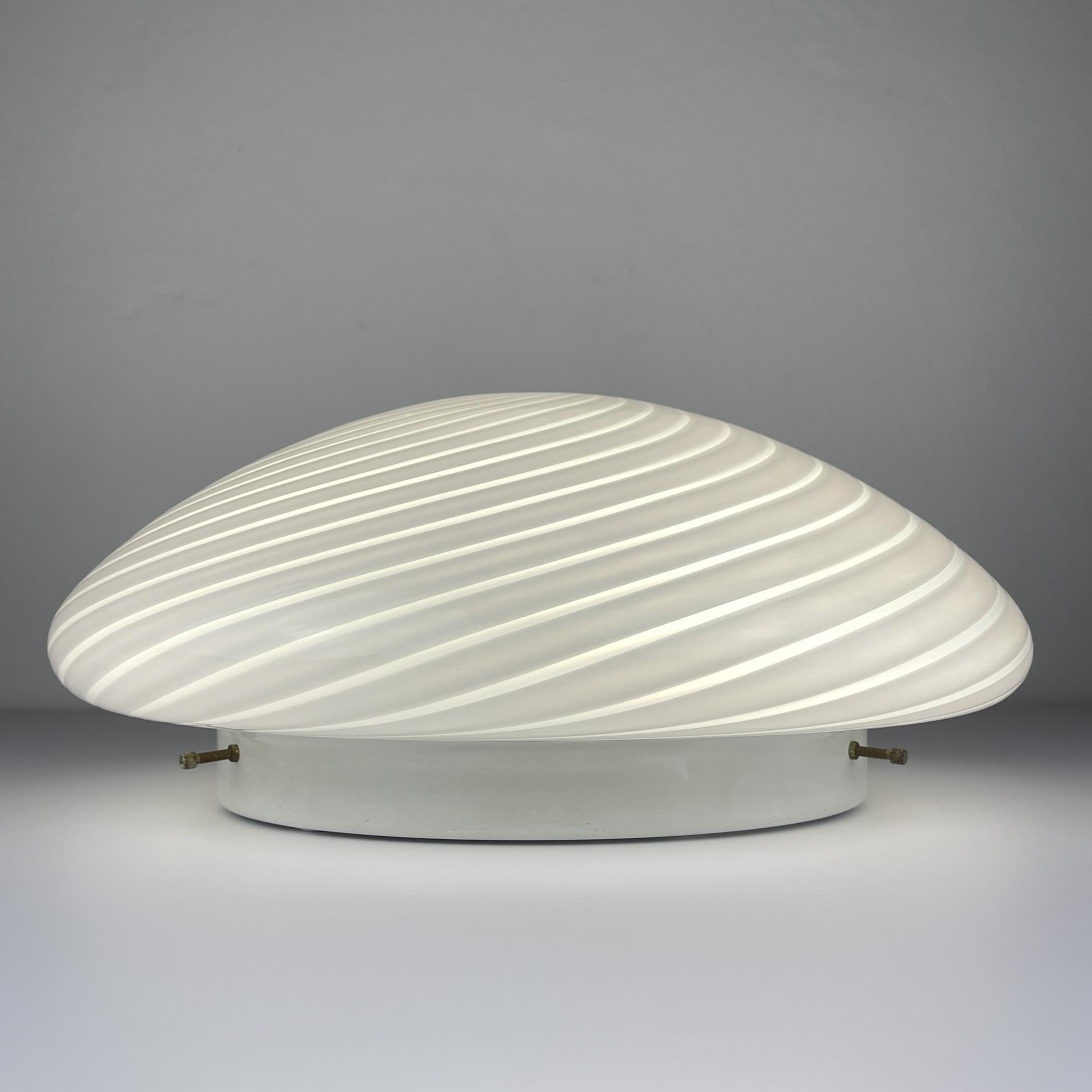 Lampada da soffitto o da parete in vetro di murano a volute classiche Italia anni '70 5