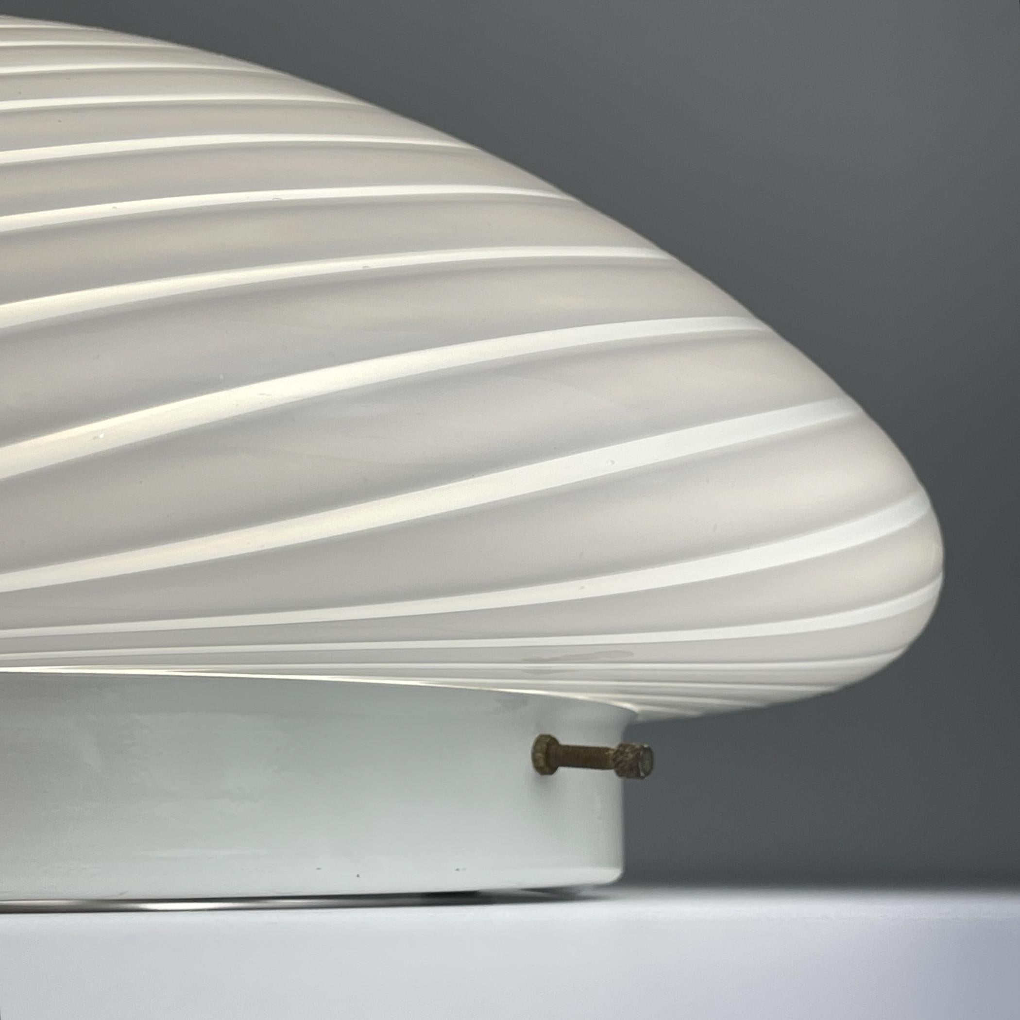 Lampada da soffitto o da parete in vetro di murano a volute classiche Italia anni '70 In condizioni buone a Miklavž Pri Taboru, SI