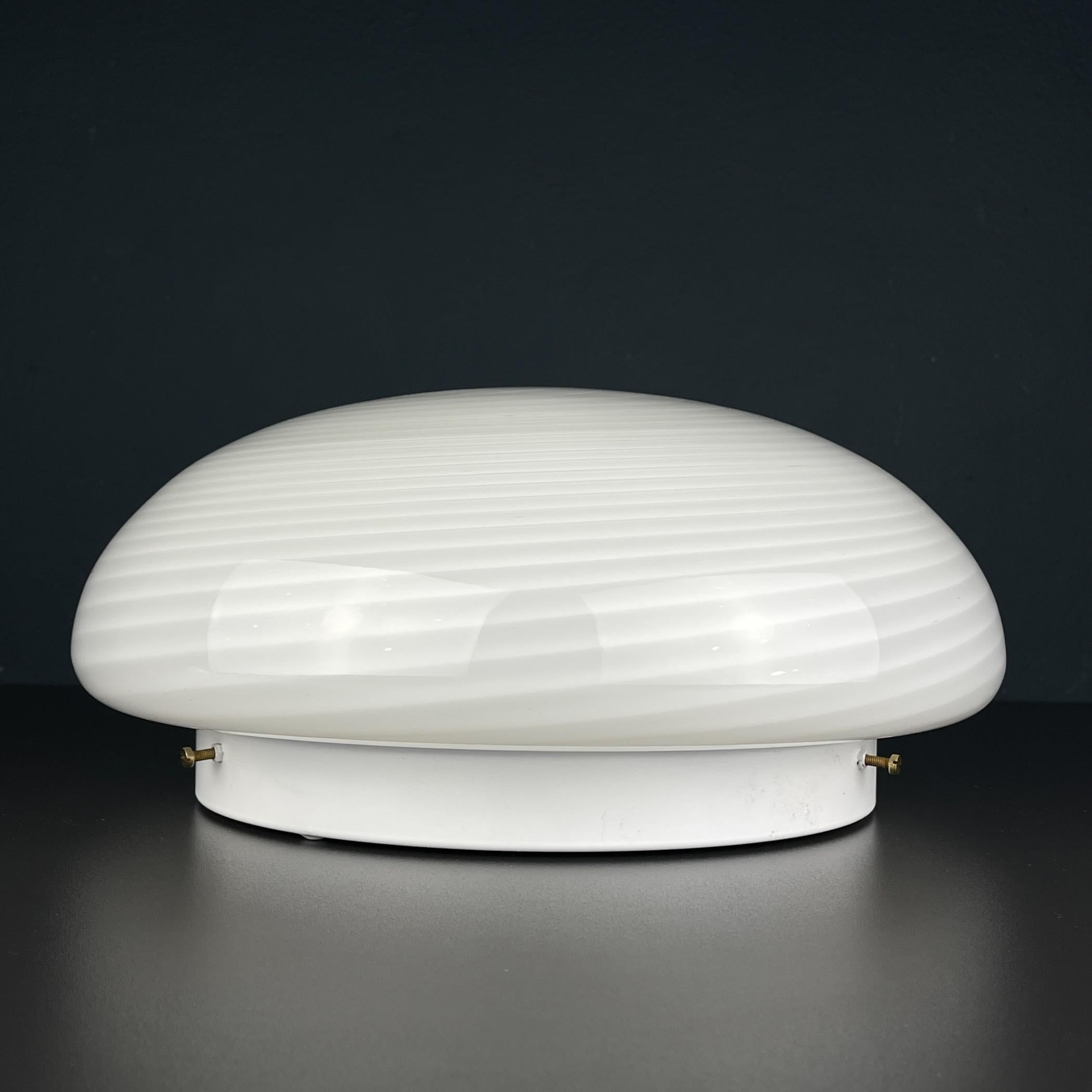 Lampada da soffitto o da parete in vetro di murano a volute classiche Italia anni '70 In condizioni buone a Miklavž Pri Taboru, SI