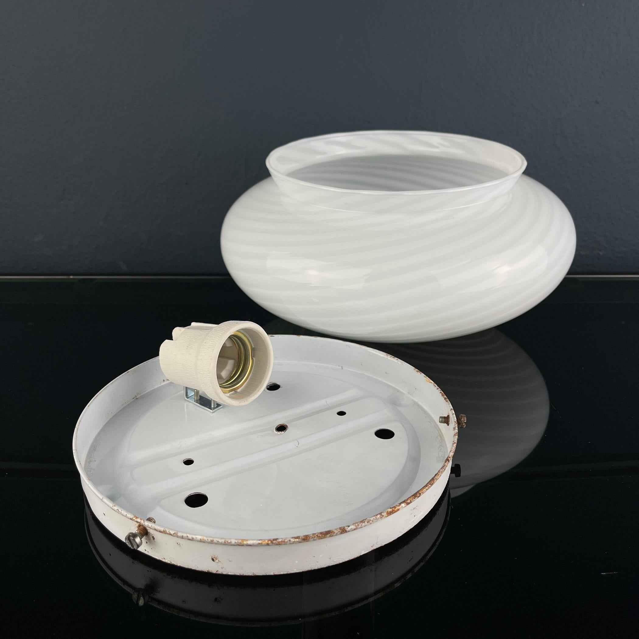 Vetro di Murano Lampada da soffitto o da parete in vetro di murano a volute classiche Italia anni '70