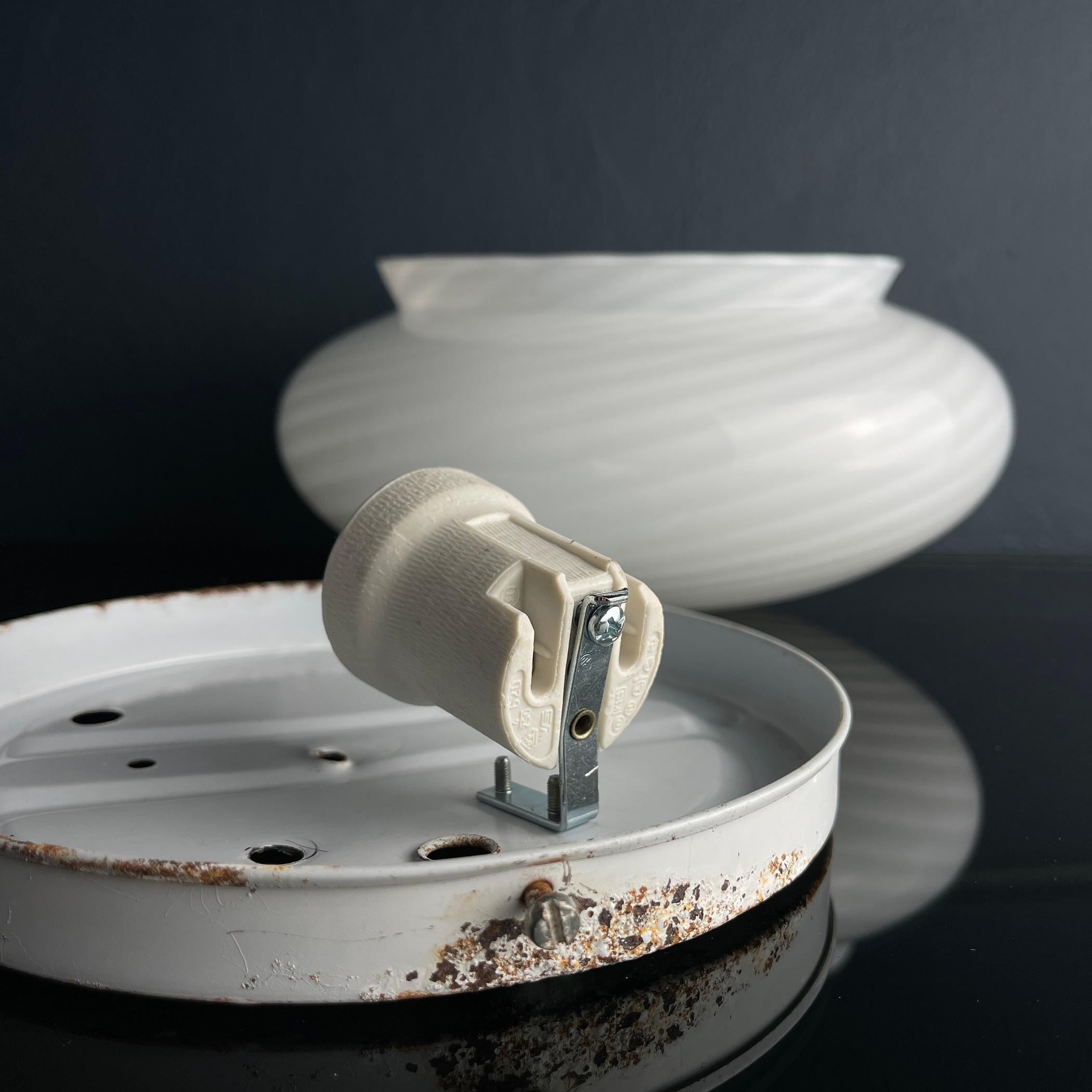 Lampada da soffitto o da parete in vetro di murano a volute classiche Italia anni '70 1