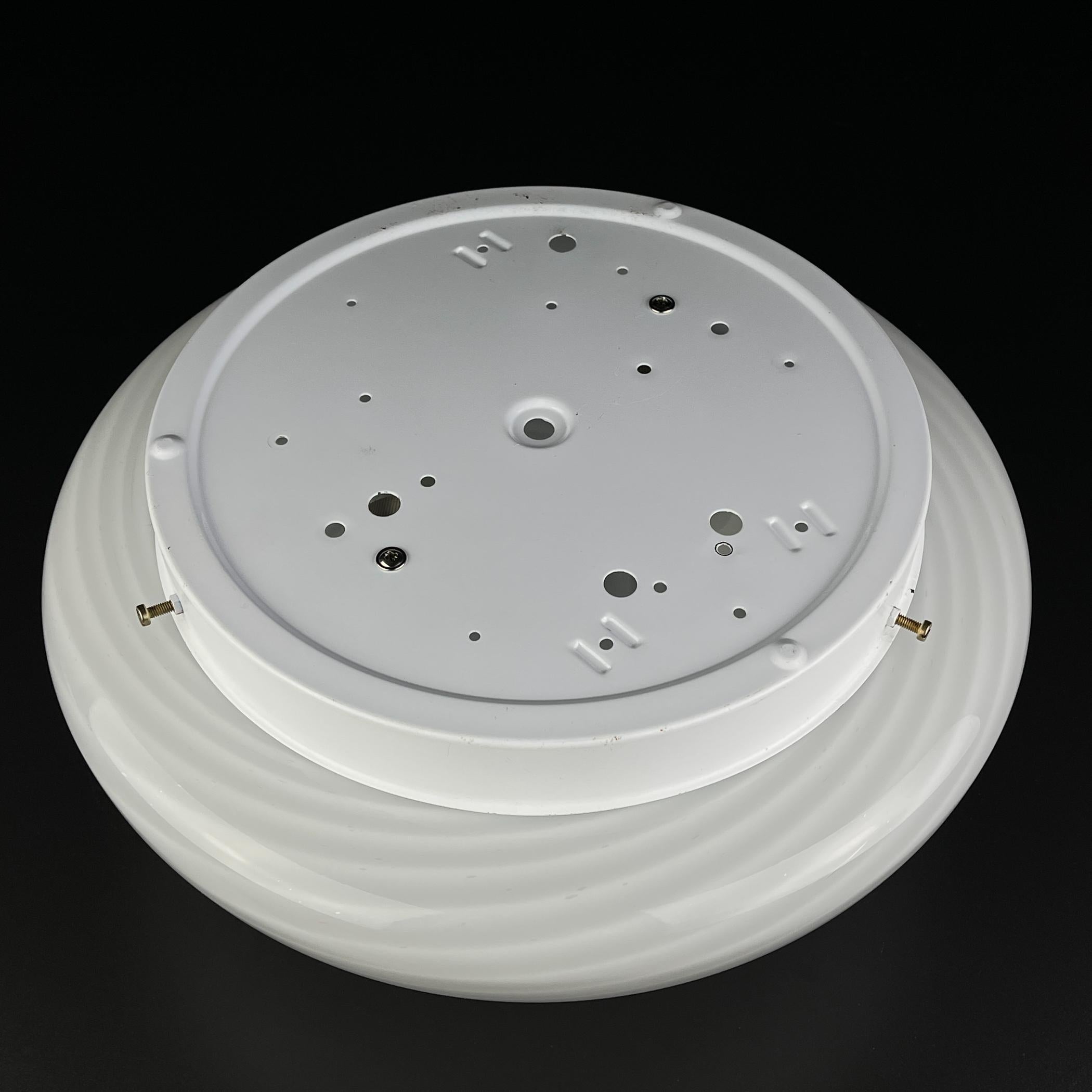 Lampada da soffitto o da parete in vetro di murano a volute classiche Italia anni '70 in vendita 2