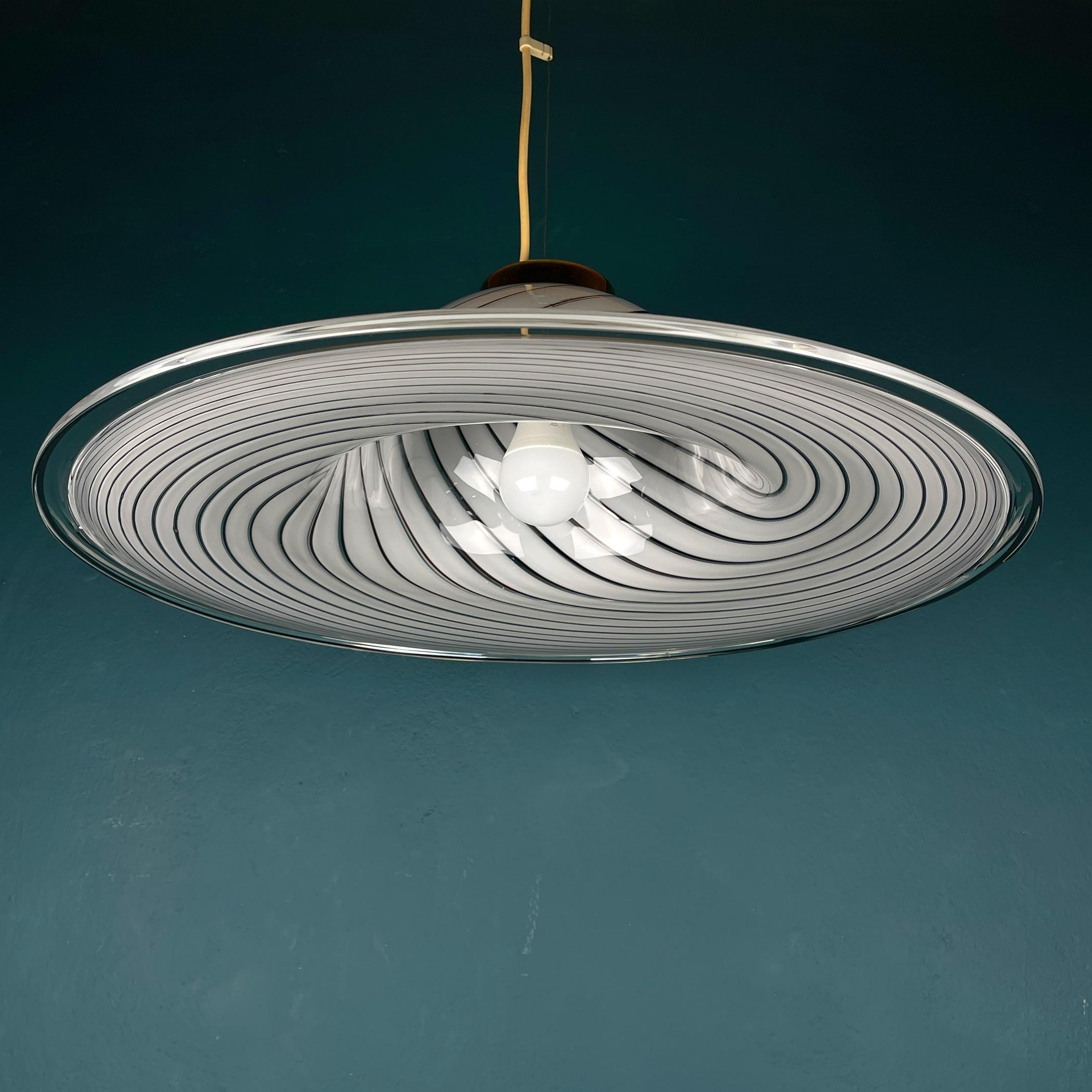 Classic Swirl Murano Glass Pendant Lamp, Italy, 1970s In Good Condition For Sale In Miklavž Pri Taboru, SI