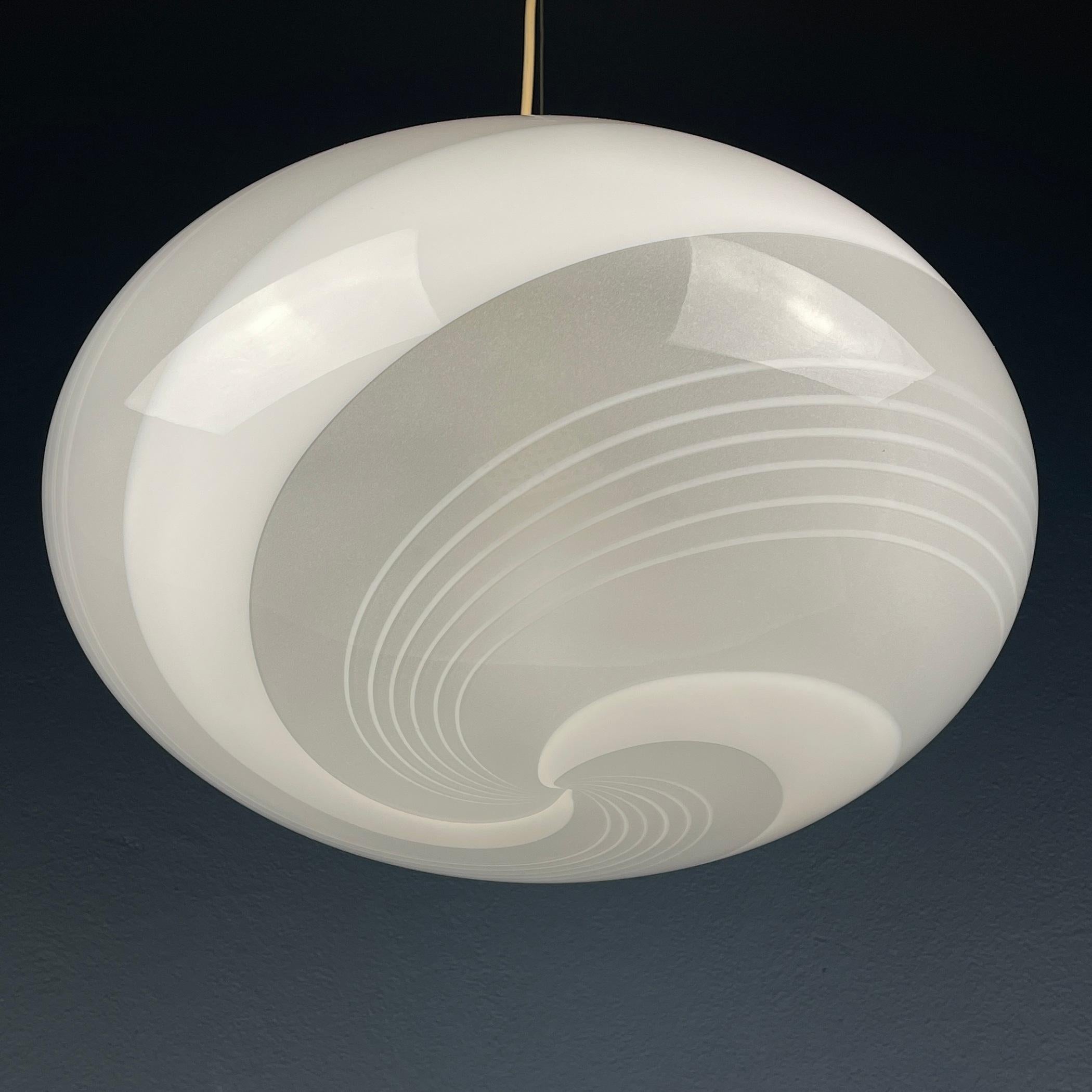 Classic swirl Murano glass pendant lamp Italy 70s  For Sale 1