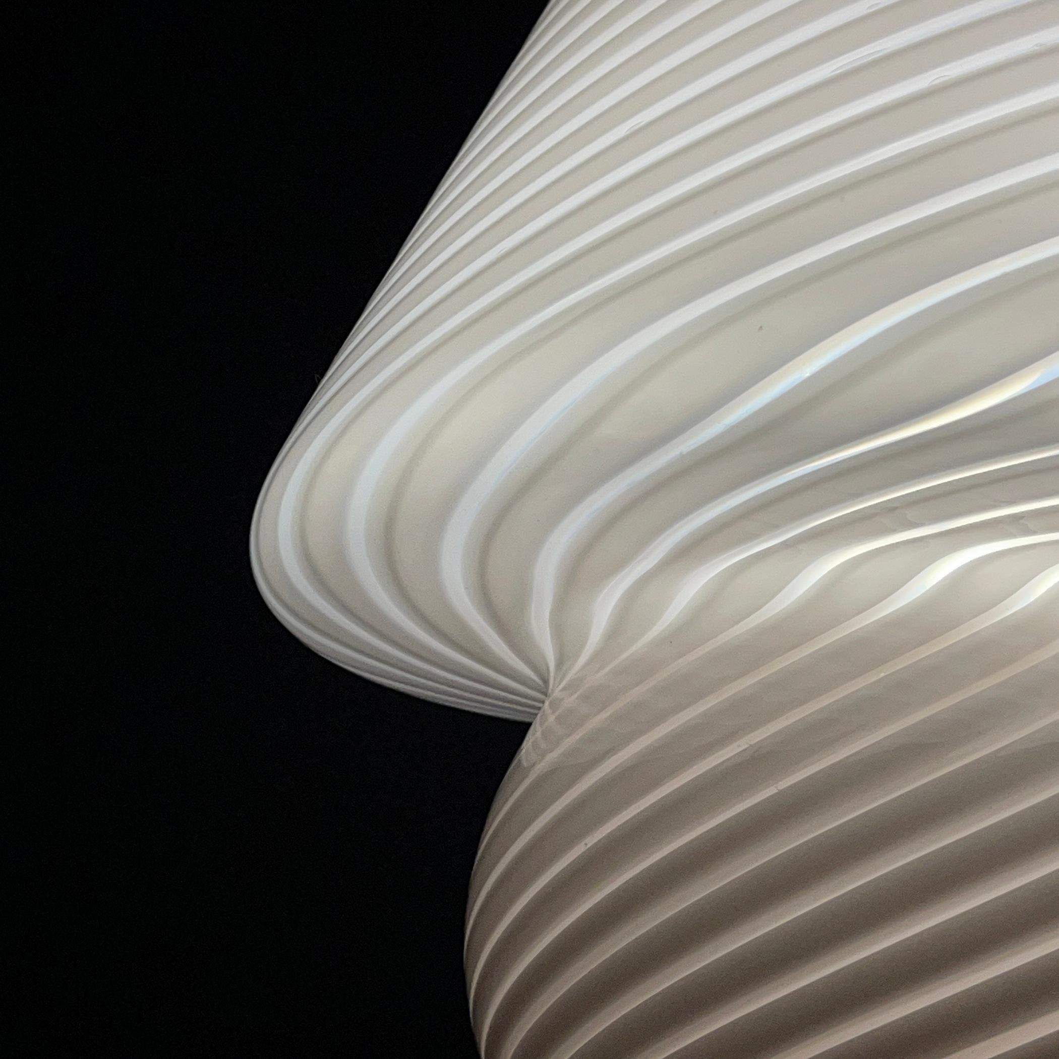 Lampe de table classique en Murano à effet tourbillonnant Murano Italie années 1970  en vente 6