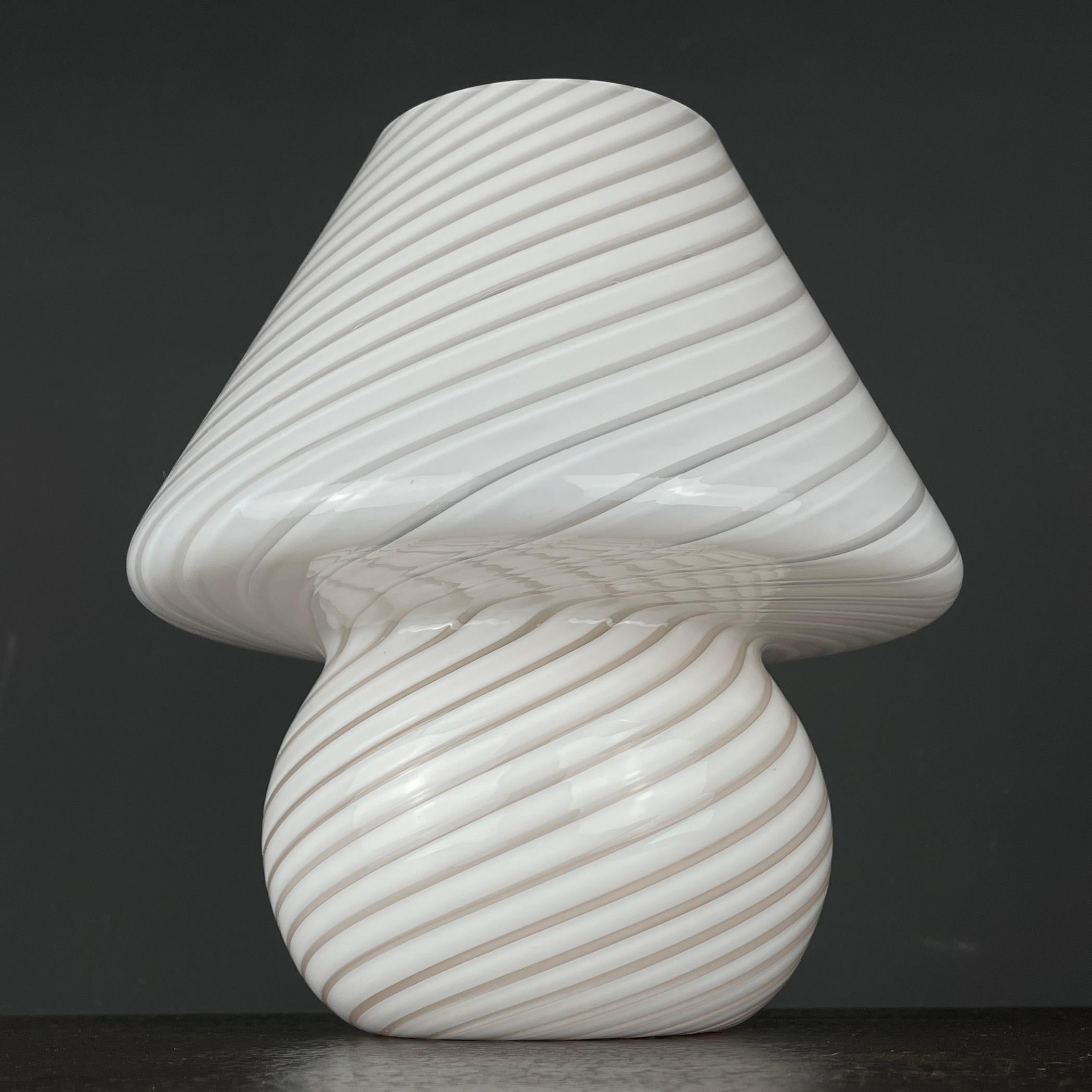 Italian Classic swirl murano table lamp Mushroom Italy 1970s  For Sale