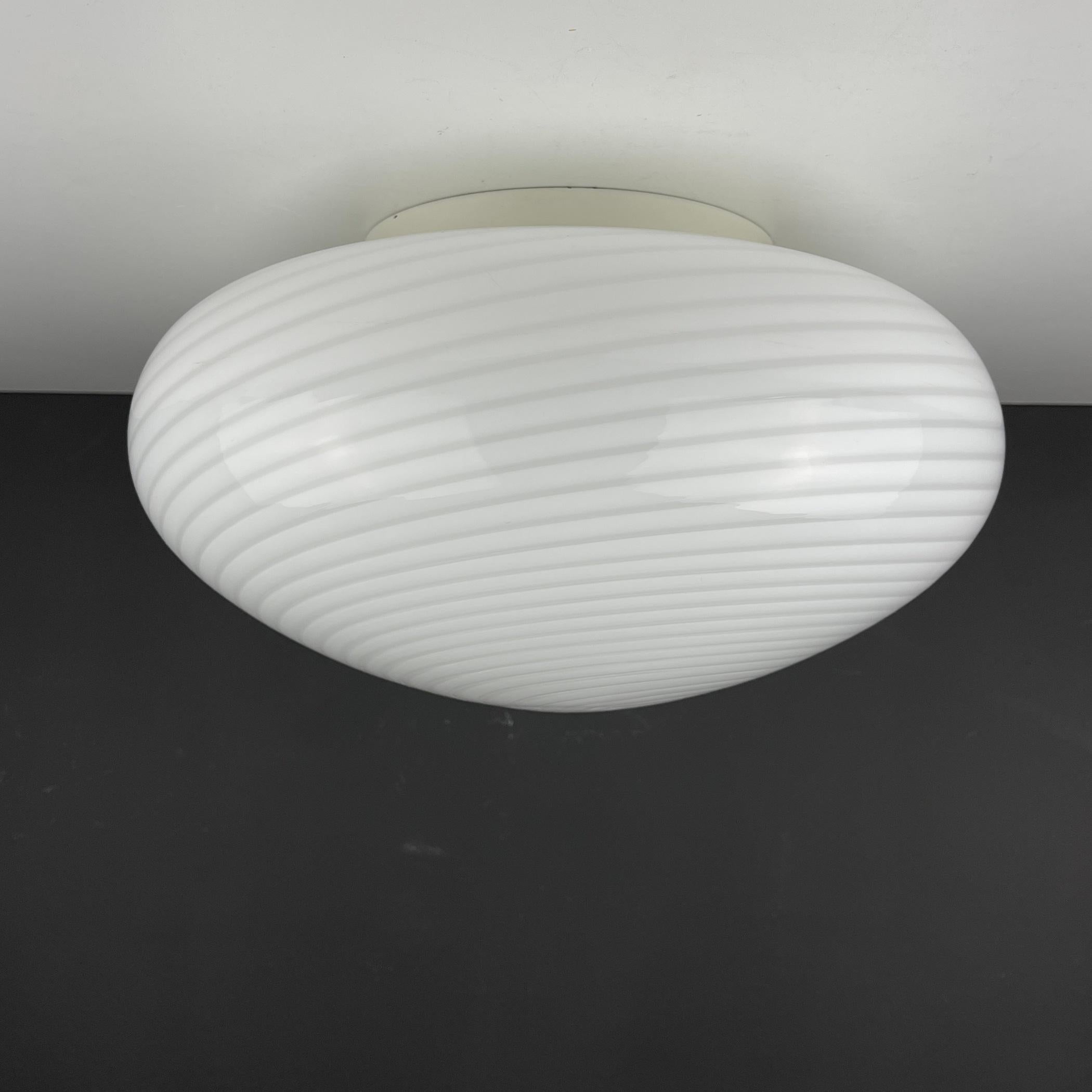 Classic swirl white murano glass ceiling or wall lamp Vetry Murano 022 by Venini For Sale 2