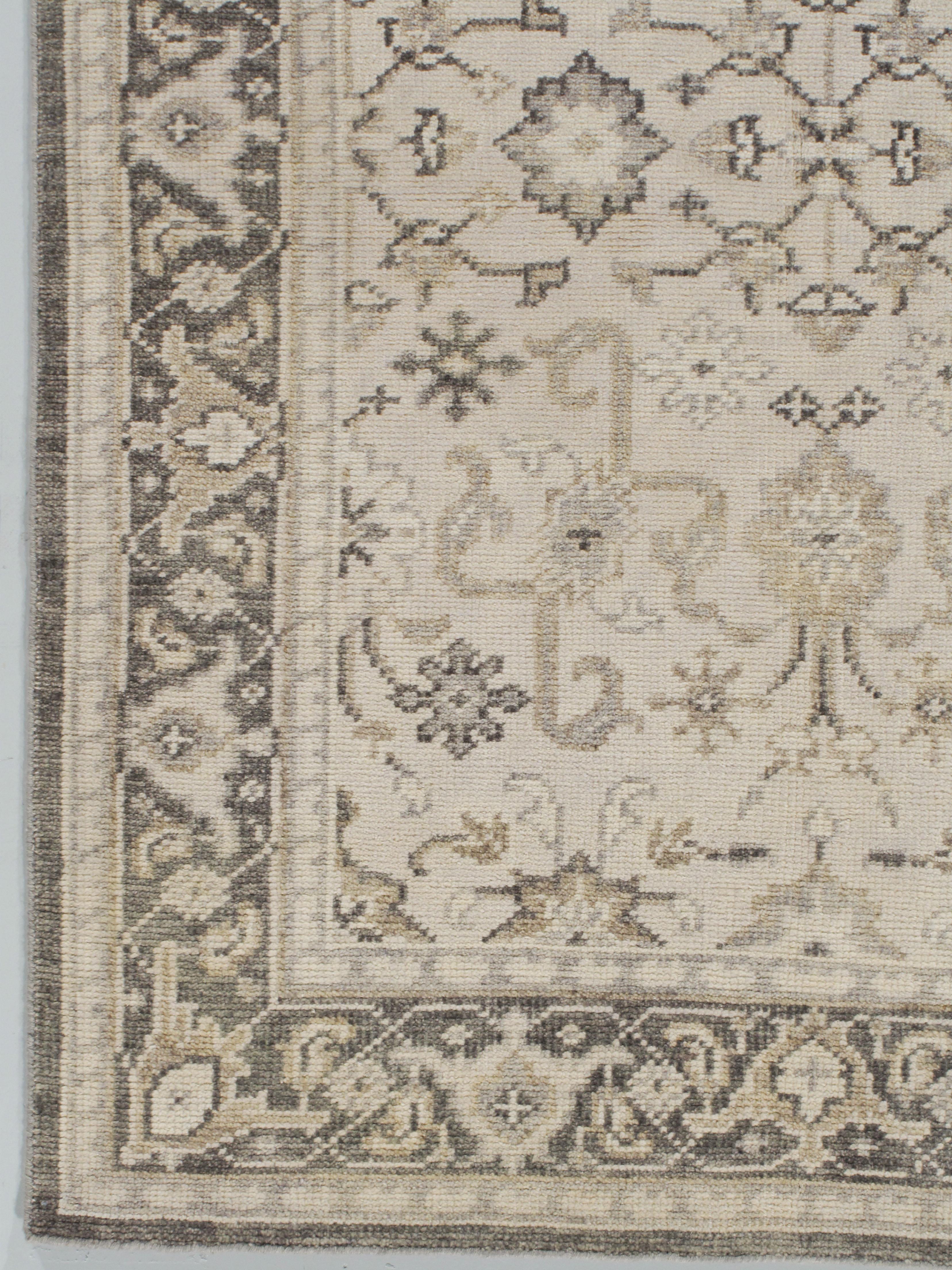 Indiano Tappeto tessuto a mano in stile Tabriz classico, avorio e carbone  5'2 x 7'5 in vendita