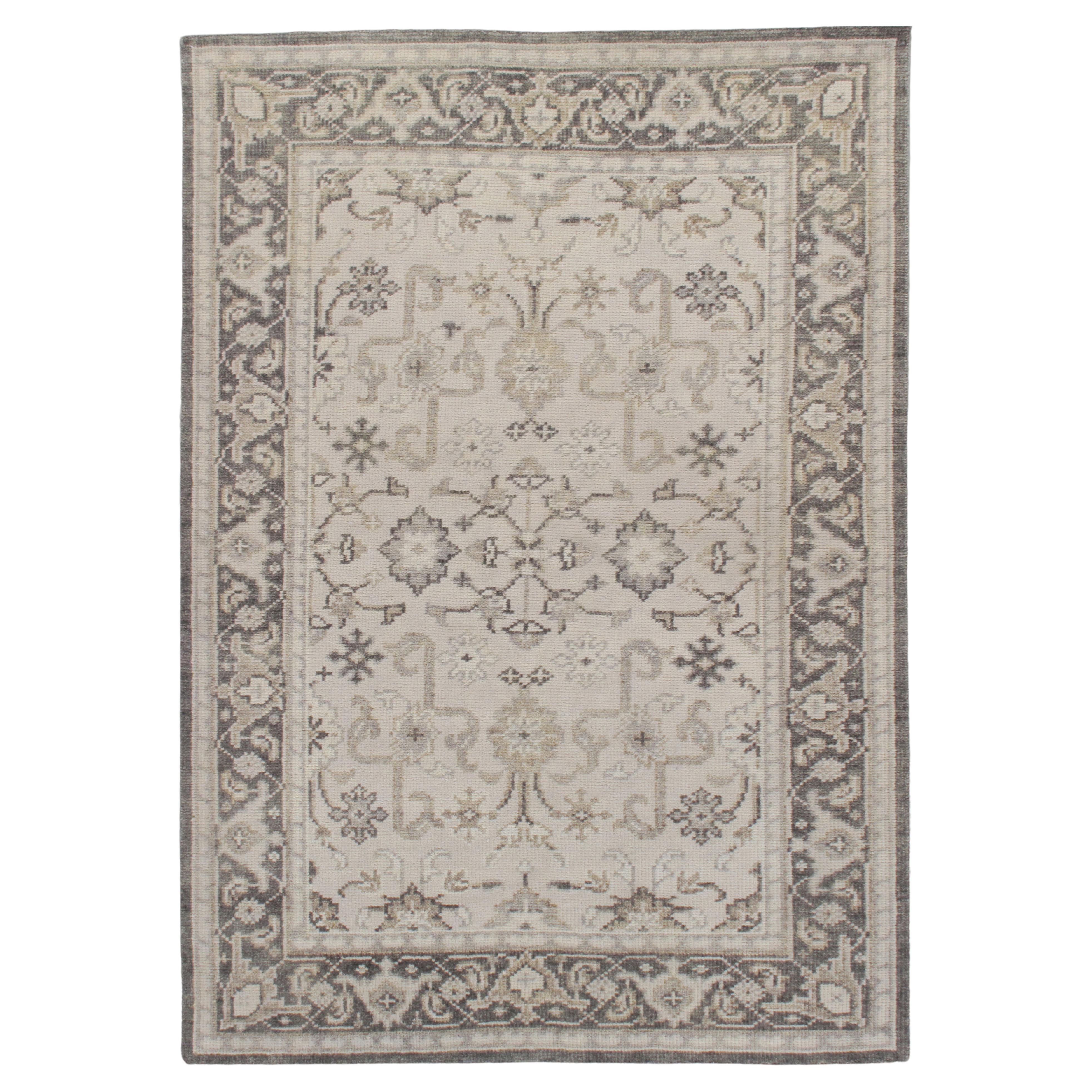 Tappeto tessuto a mano in stile Tabriz classico, avorio e carbone  5'2 x 7'5 in vendita