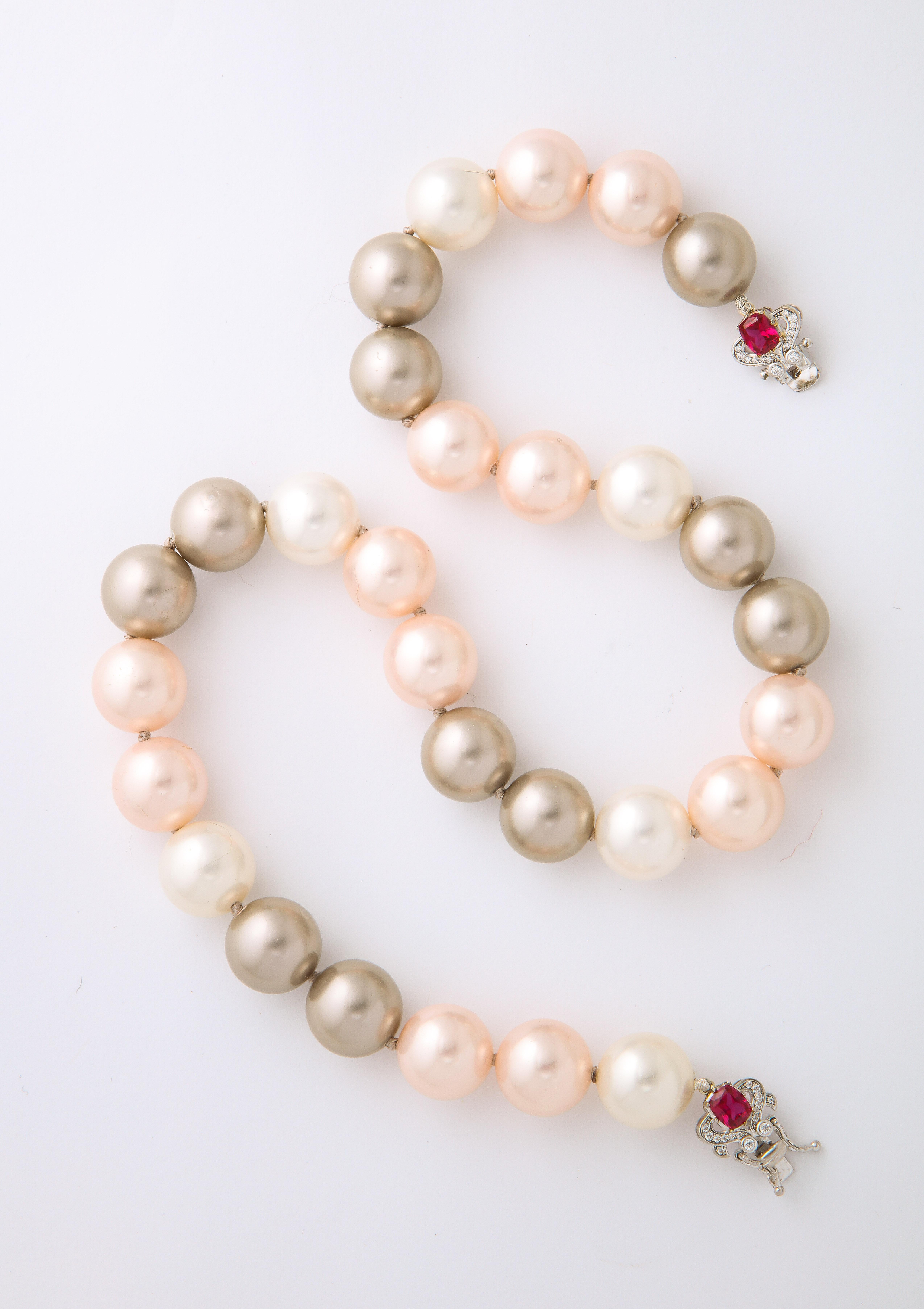 Südsee im Mikimoto-Stil  Große Tahiti-Perlen-Halskette in Tahiti-Farben im Zustand „Neu“ im Angebot in New York, NY