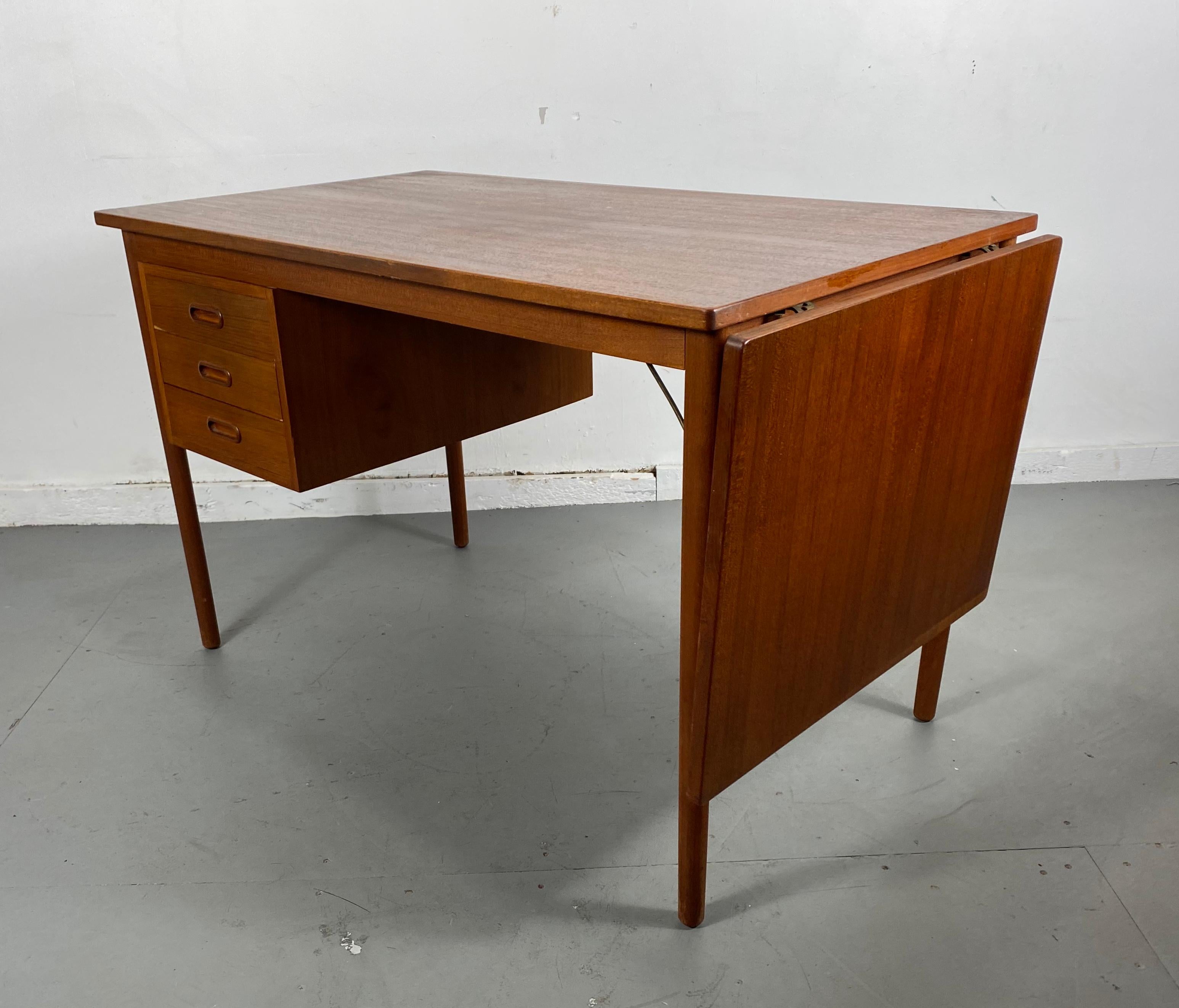 Mid-20th Century Classic Teak Drop Leaf Desk, Denmark, Attributed to Arne Vodder For Sale